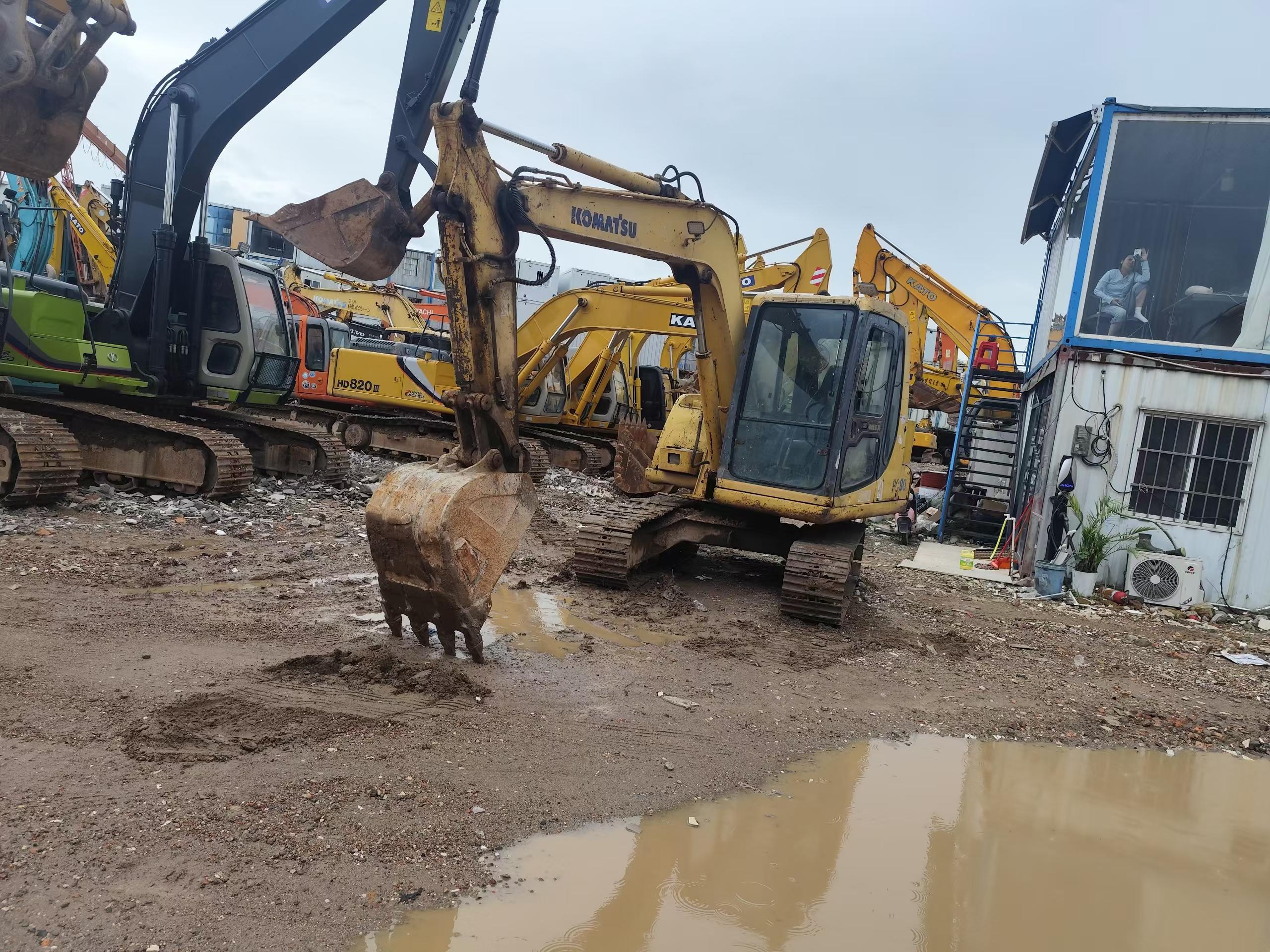 Buy Komatsu PC60-7 Used Excavator / 4 Buy Komatsu PC60-7 Used Excavator / 4