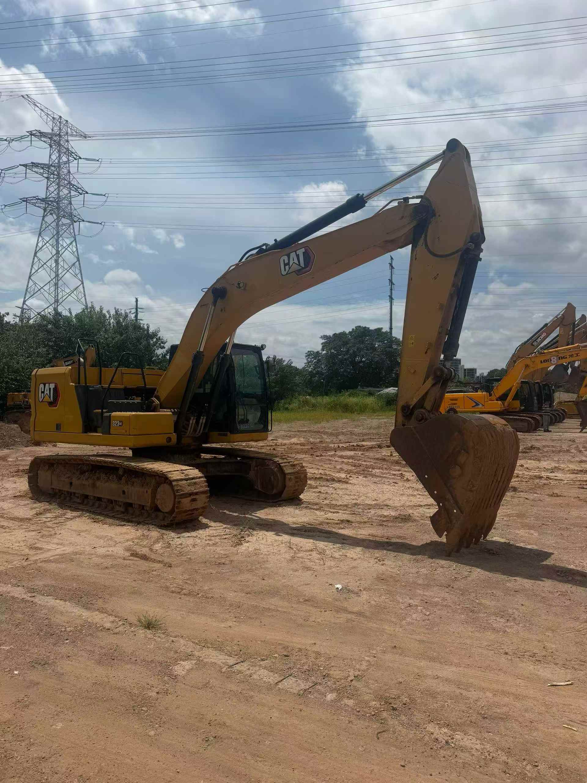 Buy Caterpillar 323 Used Excavator / 2 Buy Caterpillar 323 Used Excavator / 2