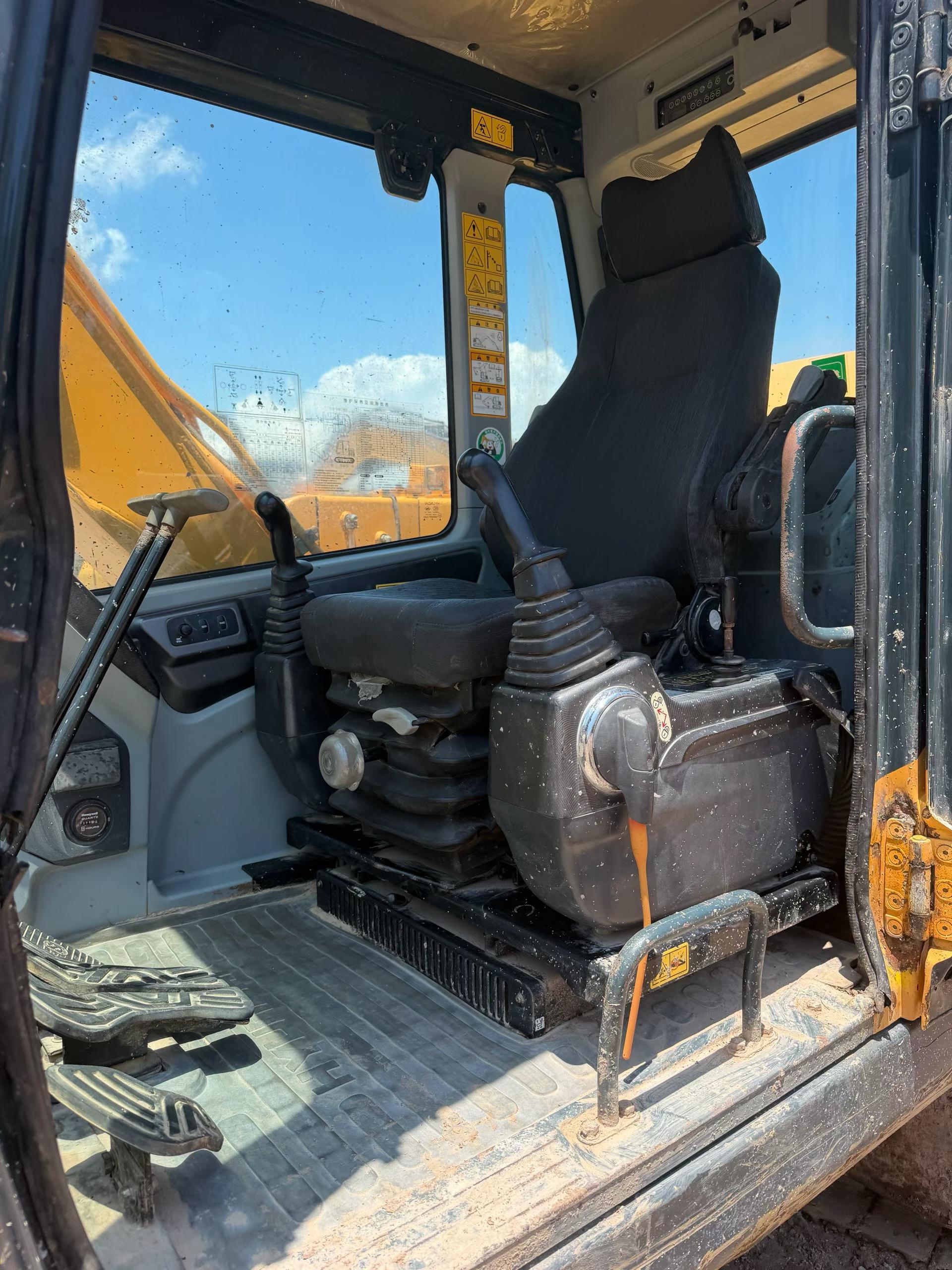 Buy Hyundai HX75 Used Excavator / 6 Buy Hyundai HX75 Used Excavator / 6
