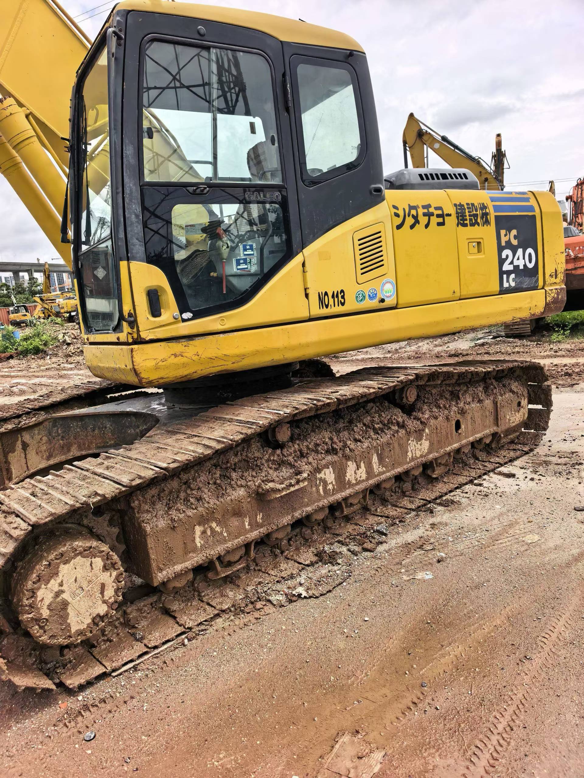 Buy Komatsu PC220-7 Used Excavator / 4