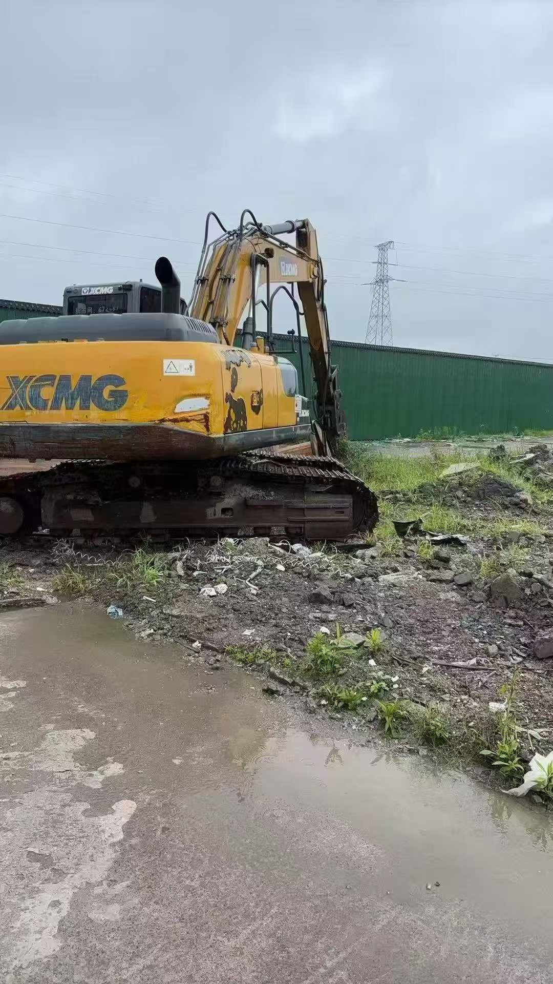 Buy XCMG XE215 Used Excavator / 2 Buy XCMG XE215 Used Excavator / 2