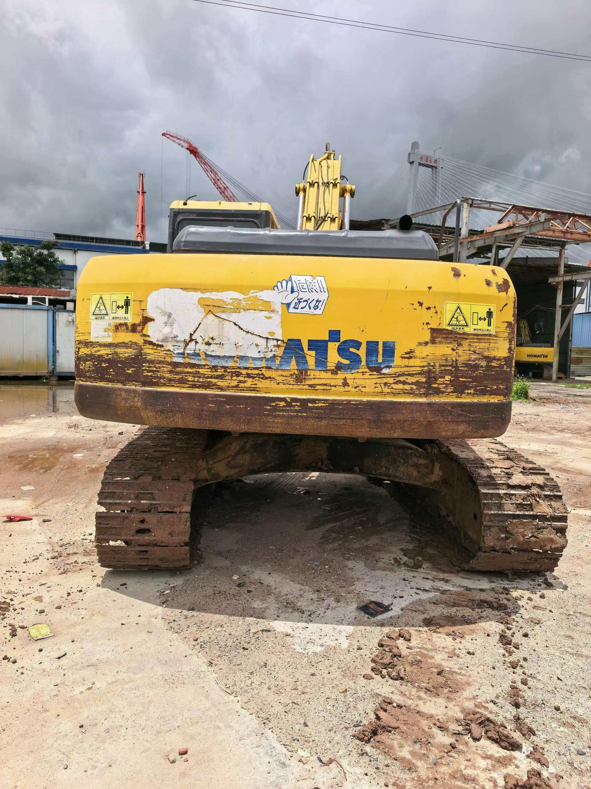 Buy Komatsu PC220-7 Used Excavator / 5