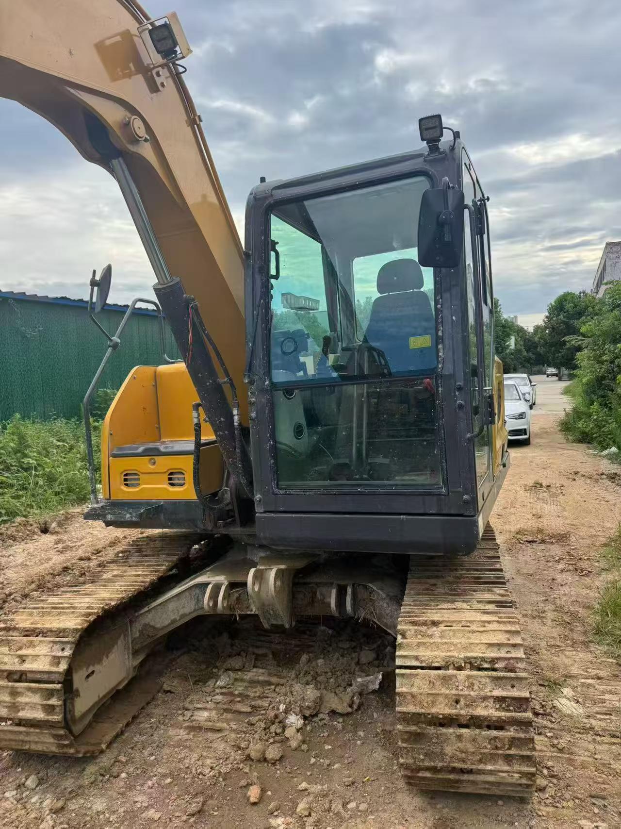 Buy XCMG XE75C Used Excavator / 1