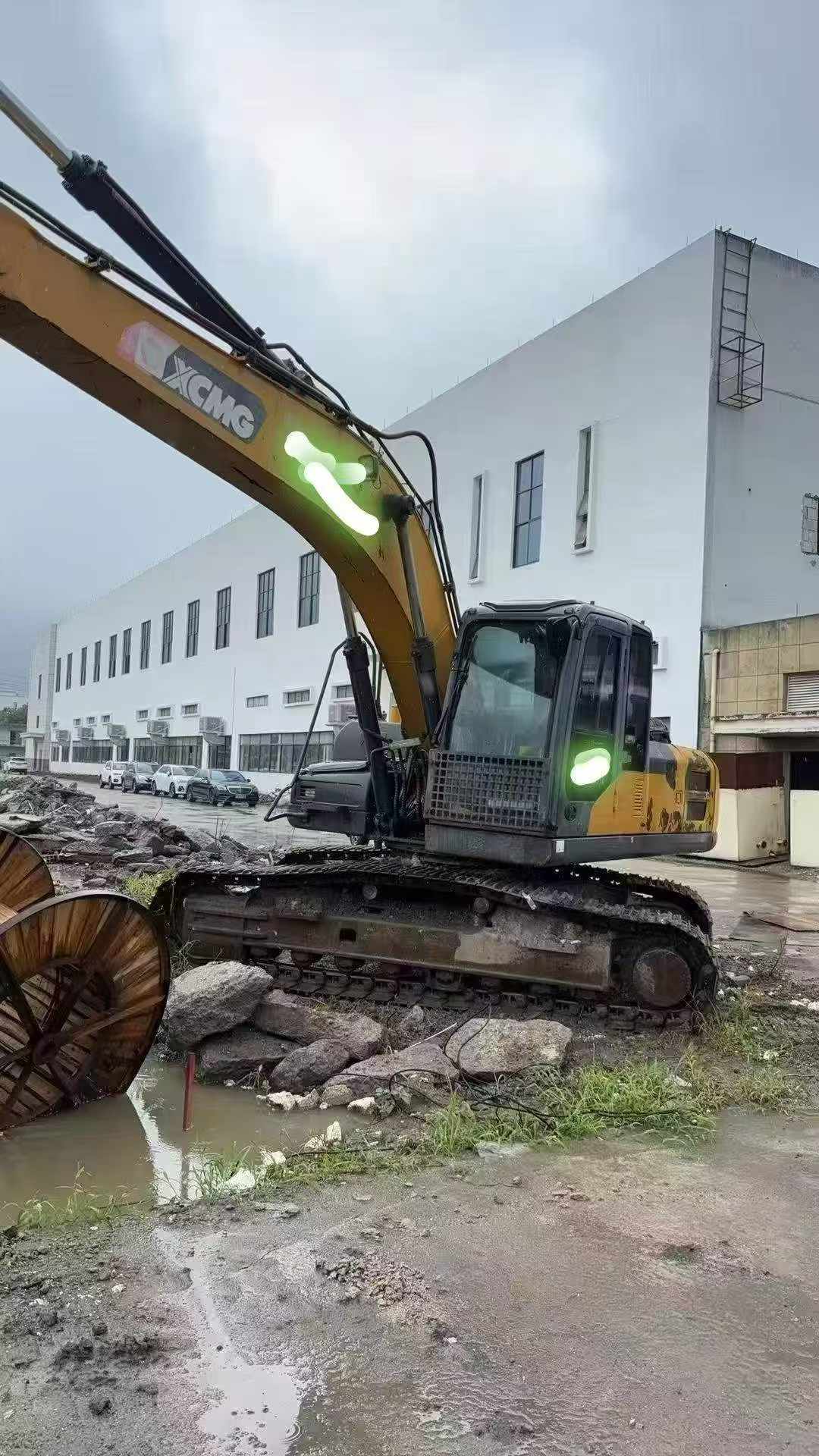 Buy XCMG XE215 Used Excavator / 3 Buy XCMG XE215 Used Excavator / 3