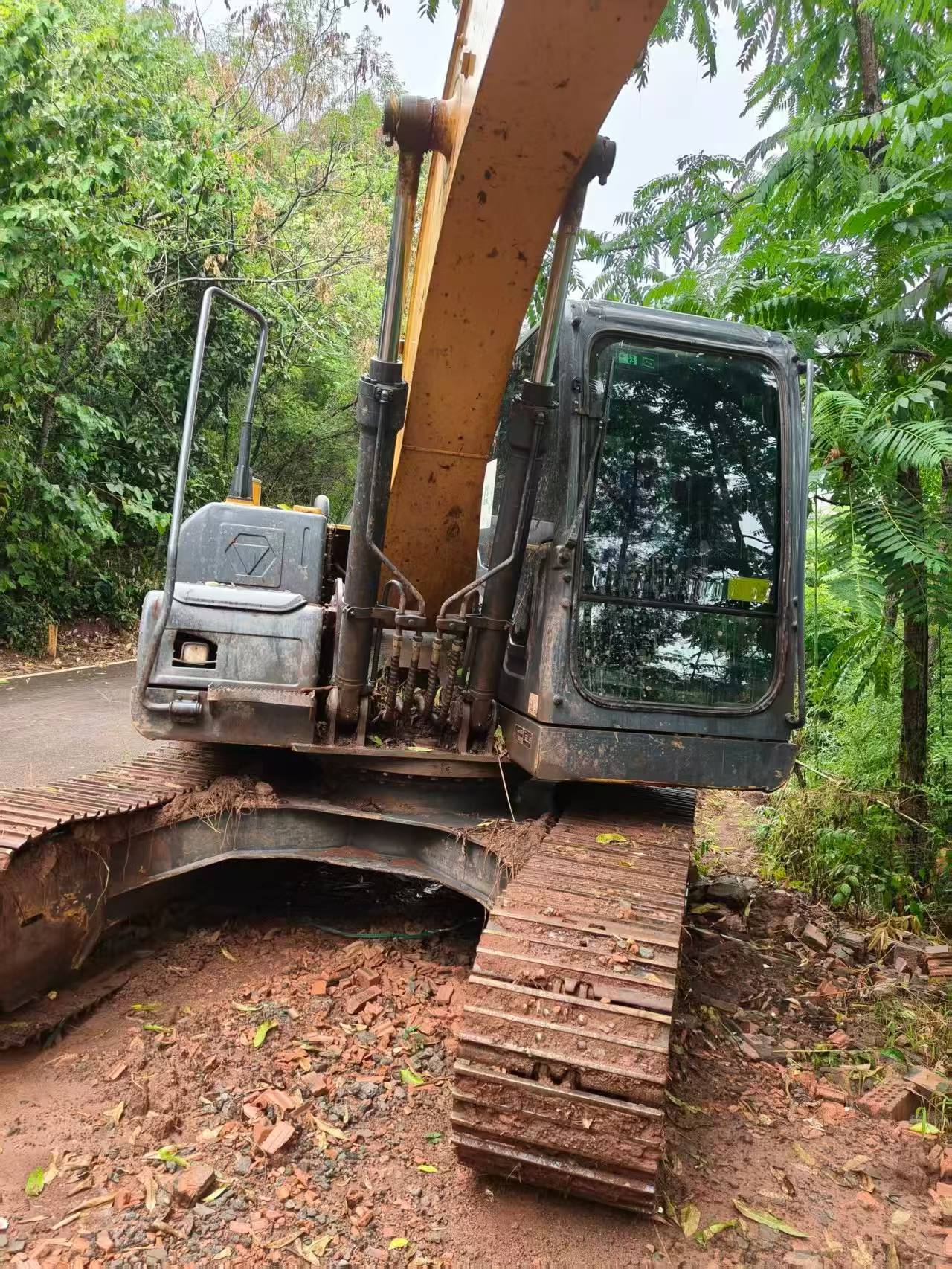 Buy XCMG XE135B Used Excavator / 2 Buy XCMG XE135B Used Excavator / 2