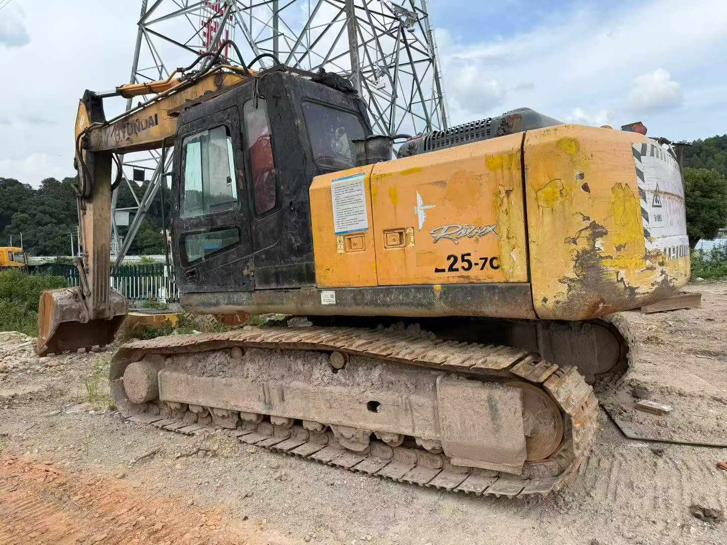 Buy Hyundai R225-7 Used Excavator / 1