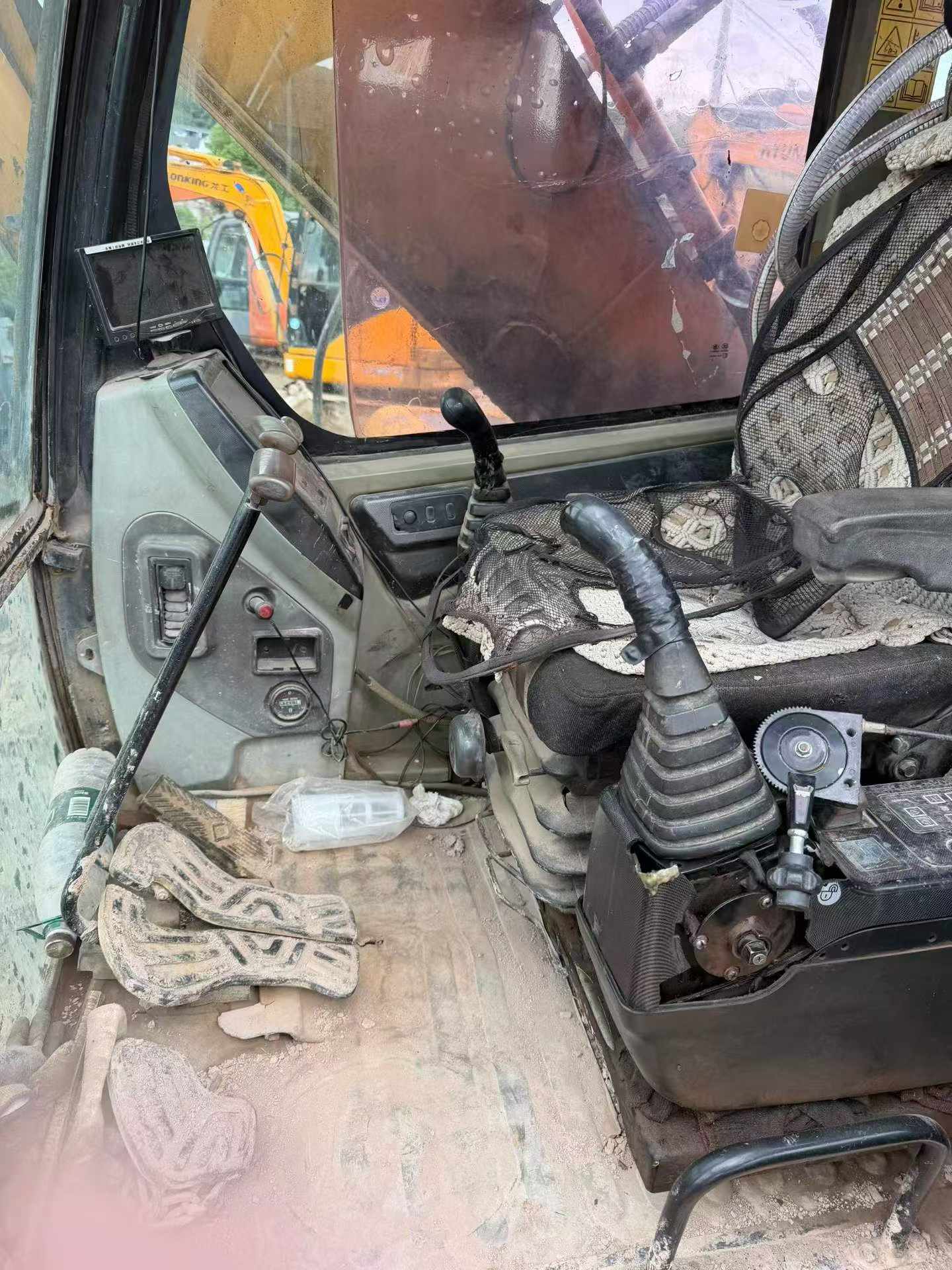 Buy Hyundai R225-7 Used Excavator / 6 Buy Hyundai R225-7 Used Excavator / 6