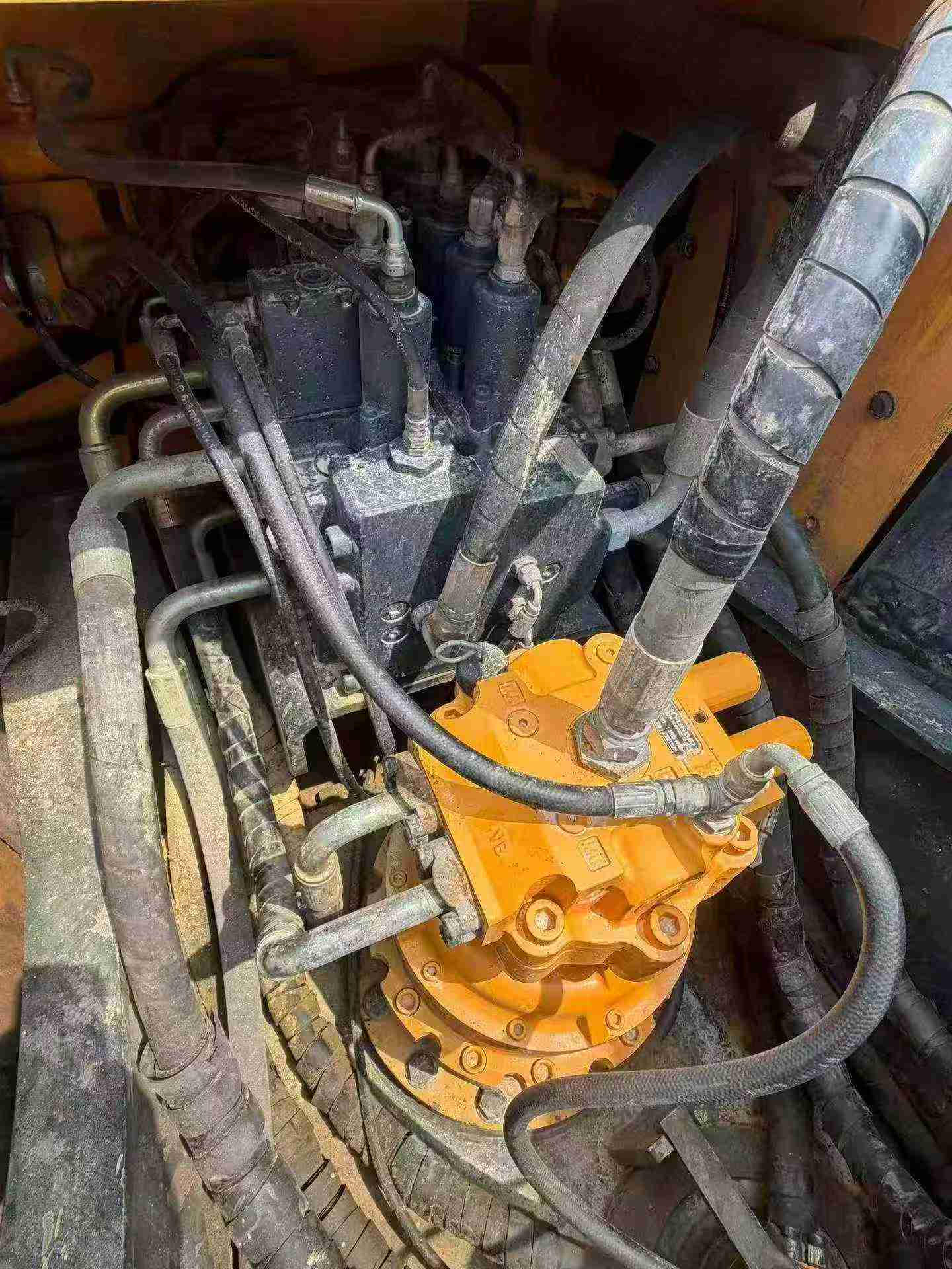 Buy Hyundai R215VS Used Excavator / 8 Buy Hyundai R215VS Used Excavator / 8