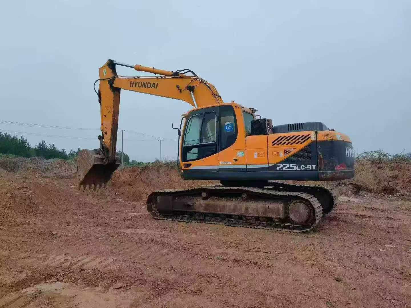 Buy Hyundai R220-5 Used Excavator / 1
