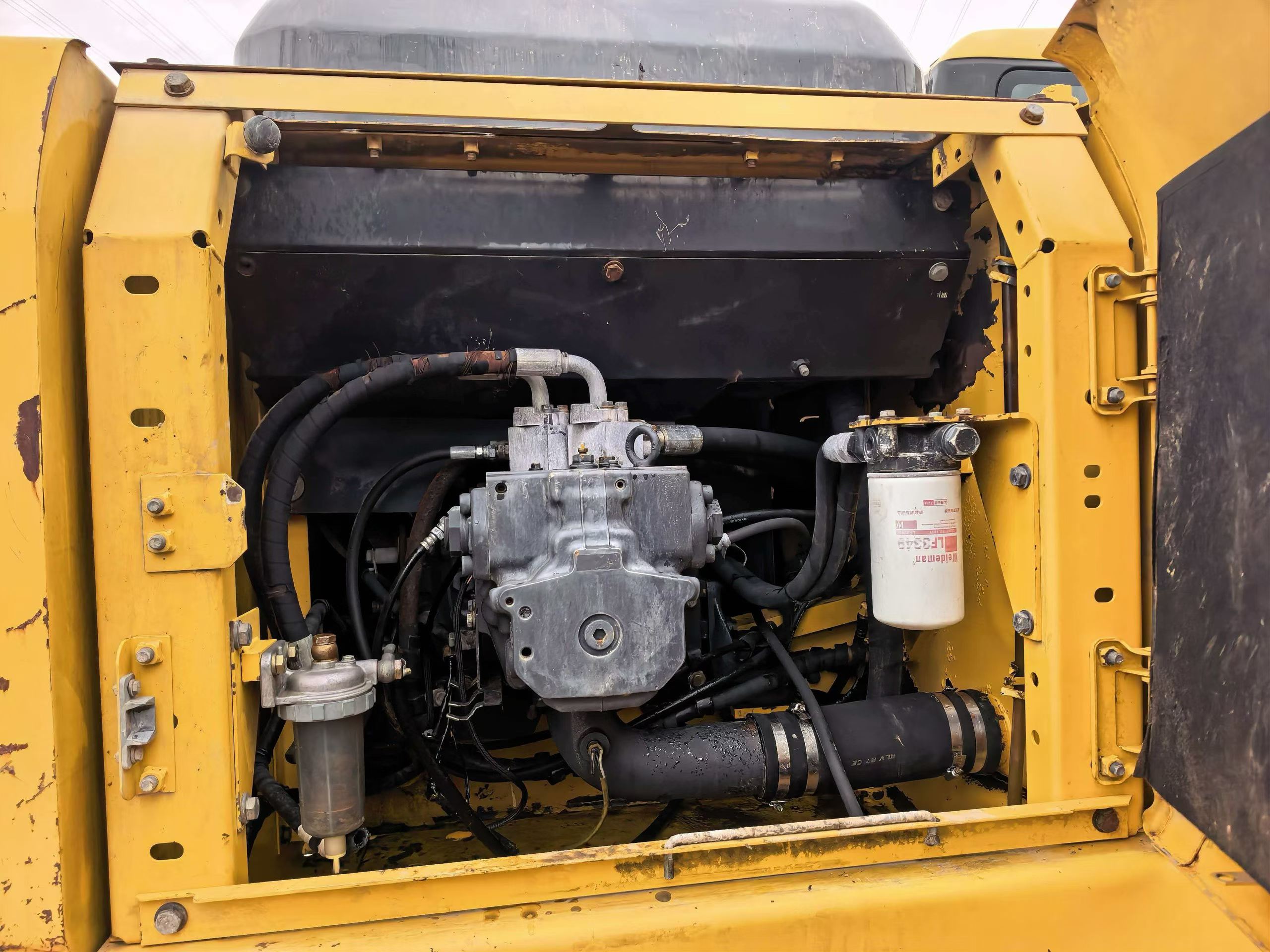 Buy Komatsu PC220-7 Used Excavator / 8