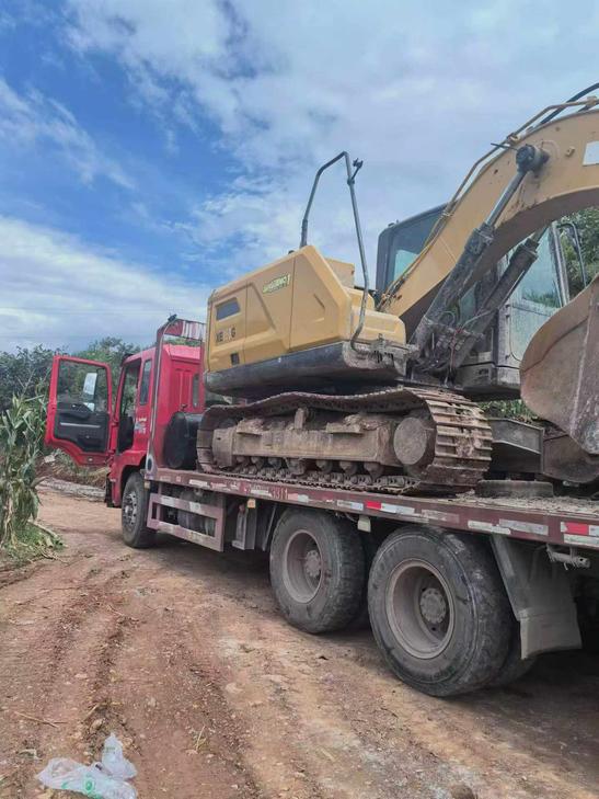 Buy XCMG XE135B Used Excavator / 1