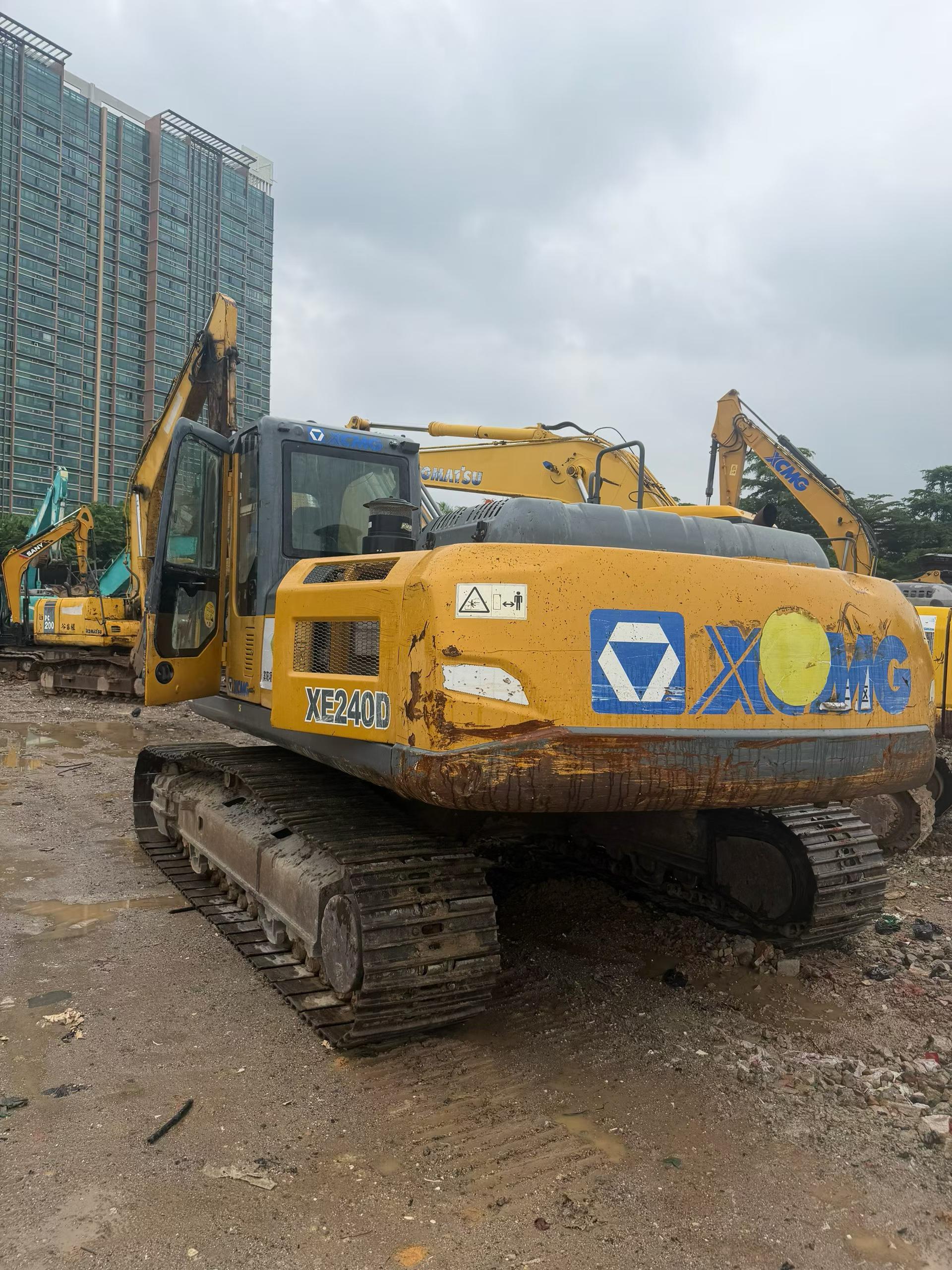 Buy XCMG XE240D Used Excavator / 1