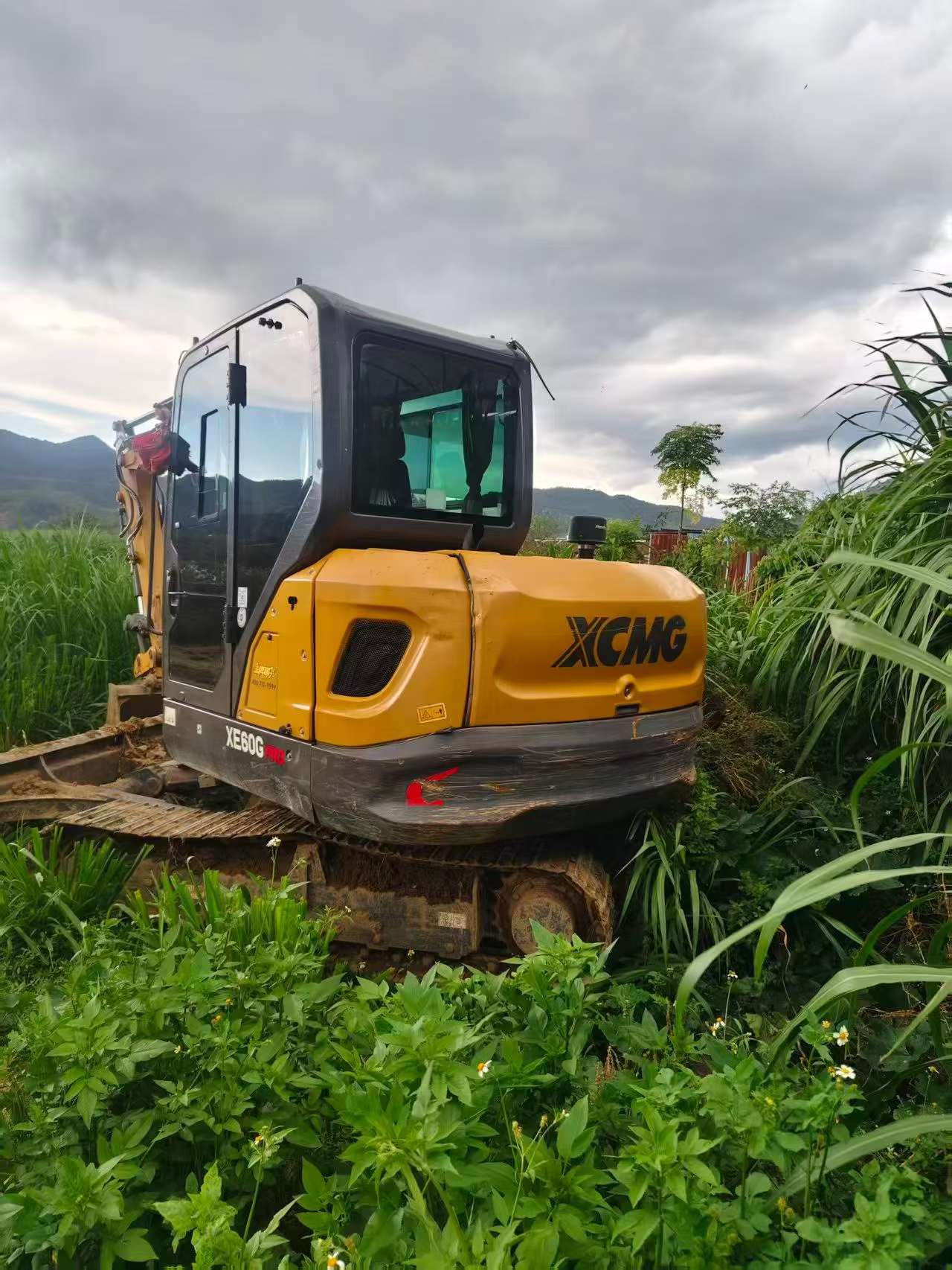 Buy XCMG XE60 Used Excavator / 1