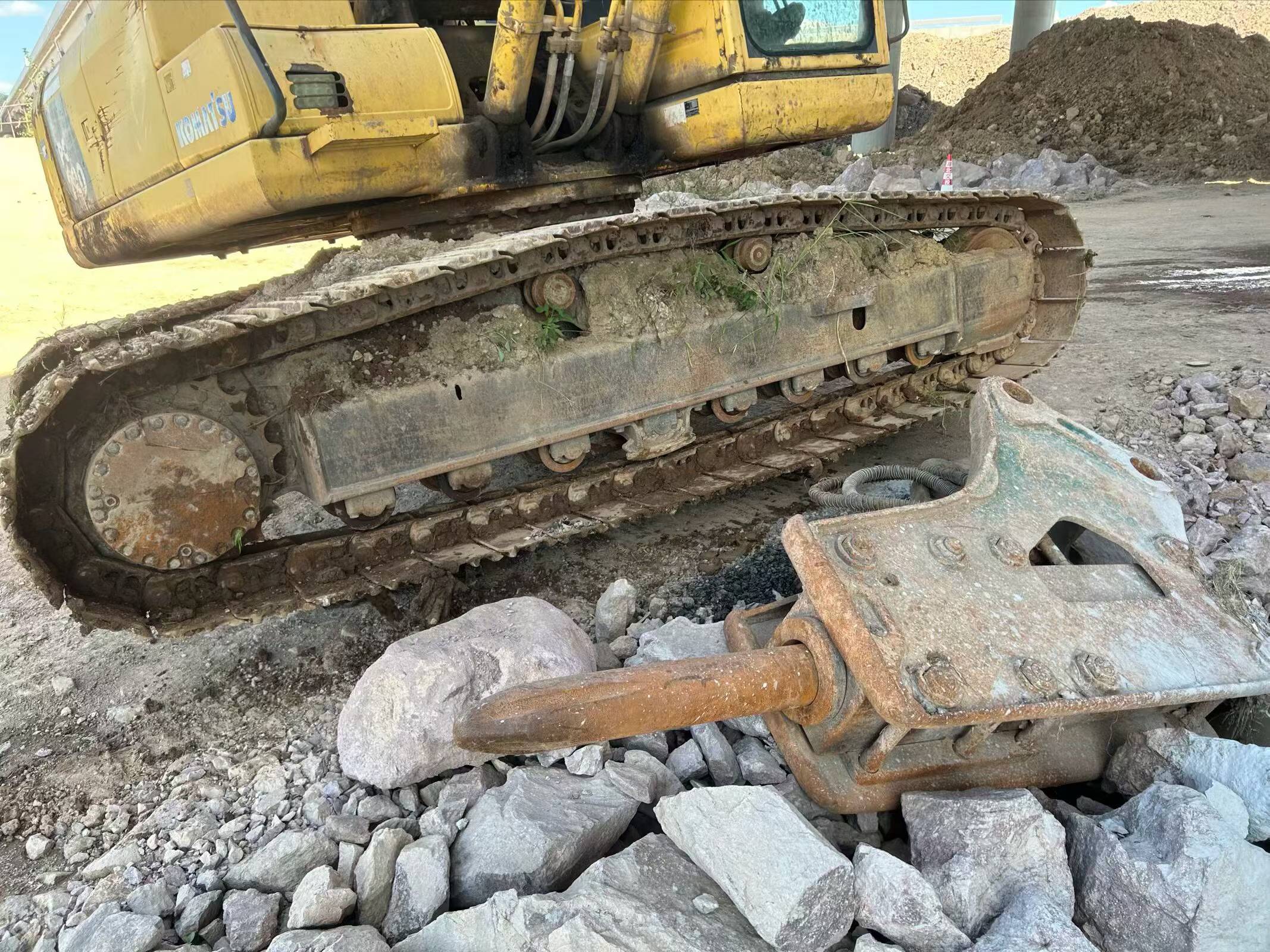 Buy Komatsu PC220-8 Used Excavator / 5 Buy Komatsu PC220-8 Used Excavator / 5
