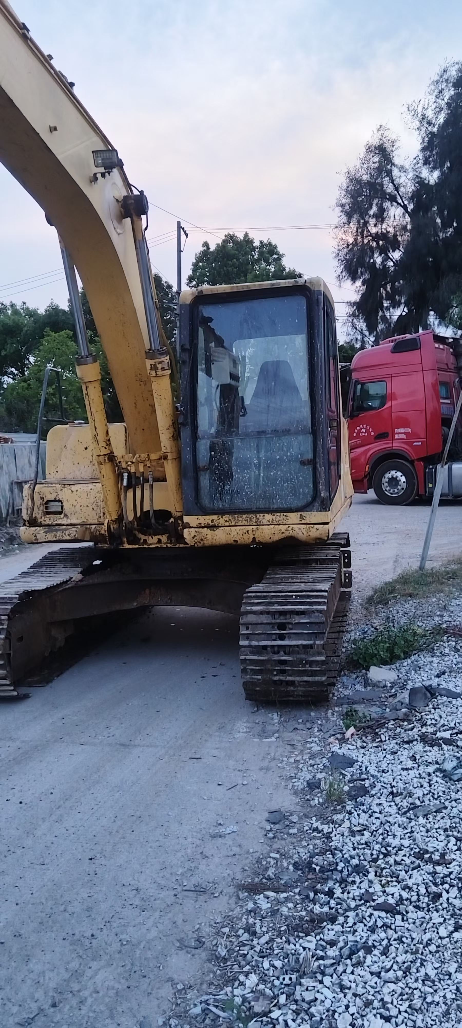 Buy Komatsu PC120-6 Used Excavator / 7 Buy Komatsu PC120-6 Used Excavator / 7