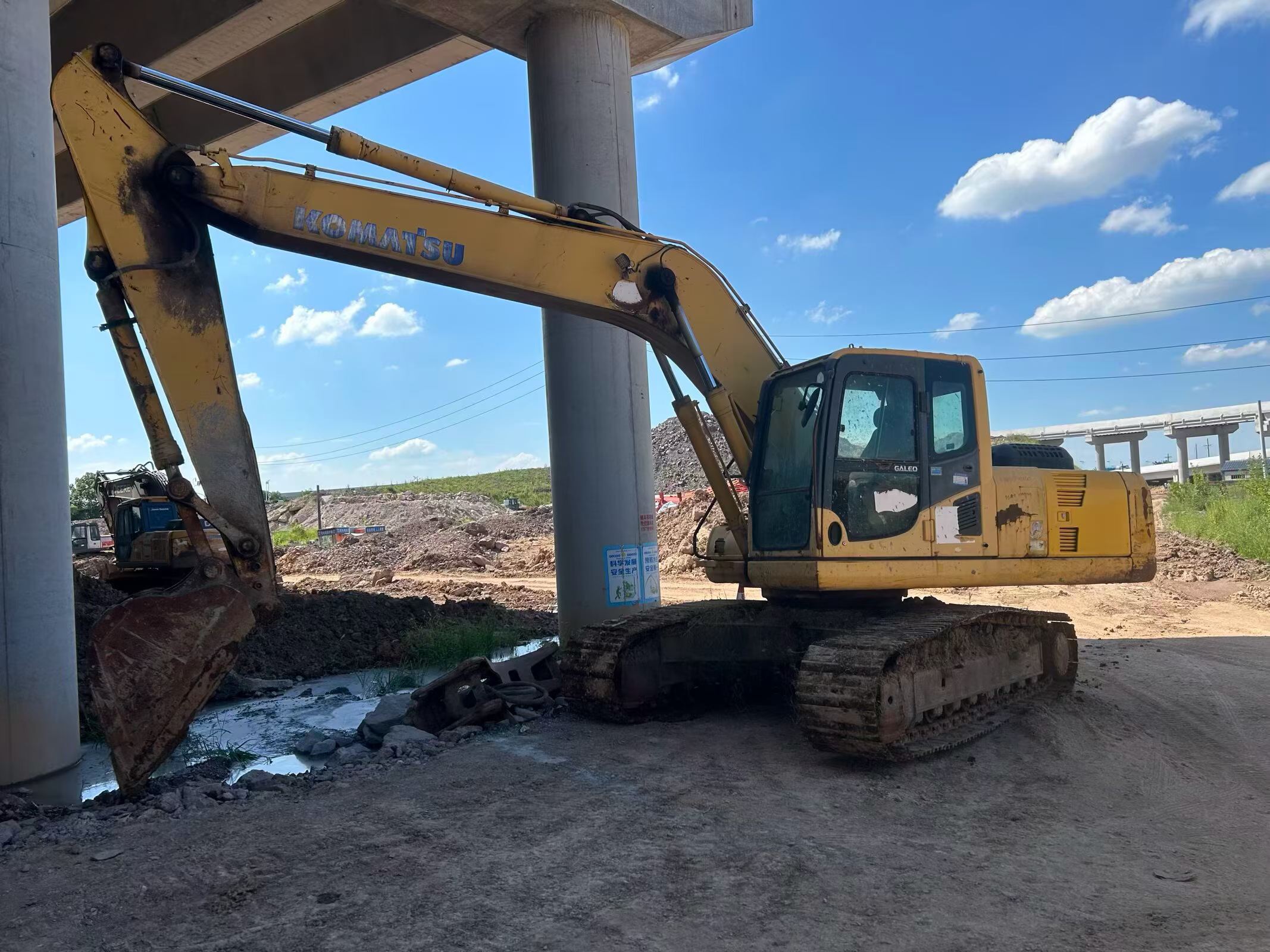 Buy Komatsu PC220-8 Used Excavator / 2 Buy Komatsu PC220-8 Used Excavator / 2