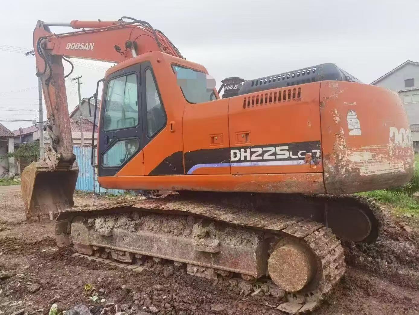 Buy Doosan DH225-7 Used Excavator / 1