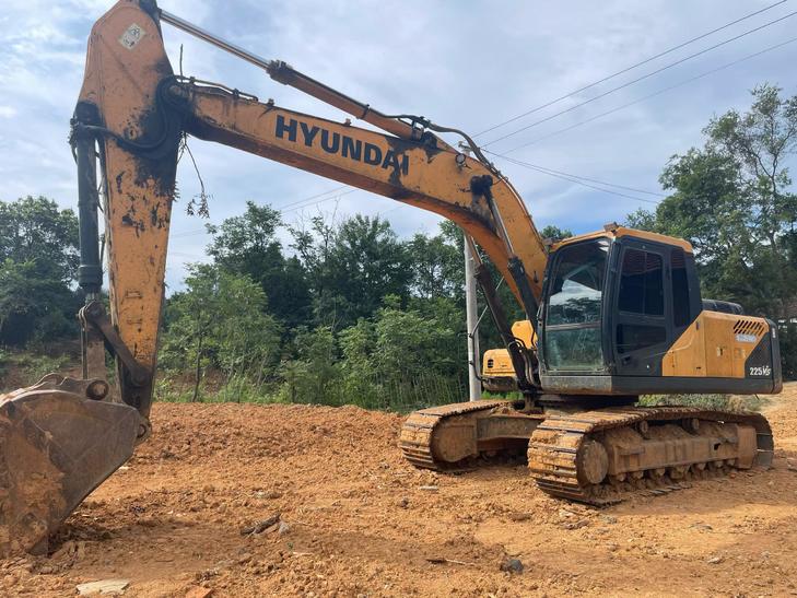 Buy Hyundai R215VS Used Excavator / 1