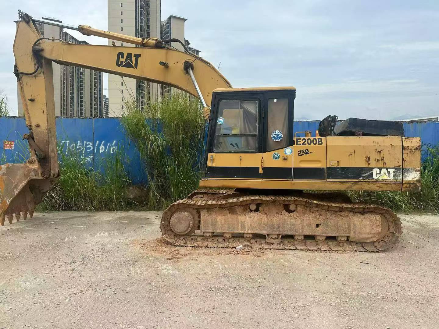 Buy Caterpillar E200B Used Excavator / 1