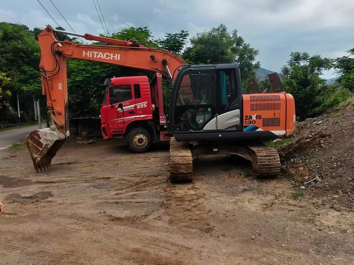 Buy Hitachi ZX130-5A Used Excavator / 1