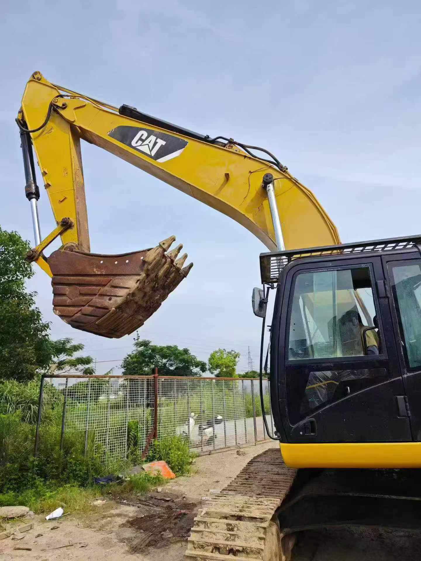 Buy Caterpillar 330B Used Excavator / 3 Buy Caterpillar 330B Used Excavator / 3