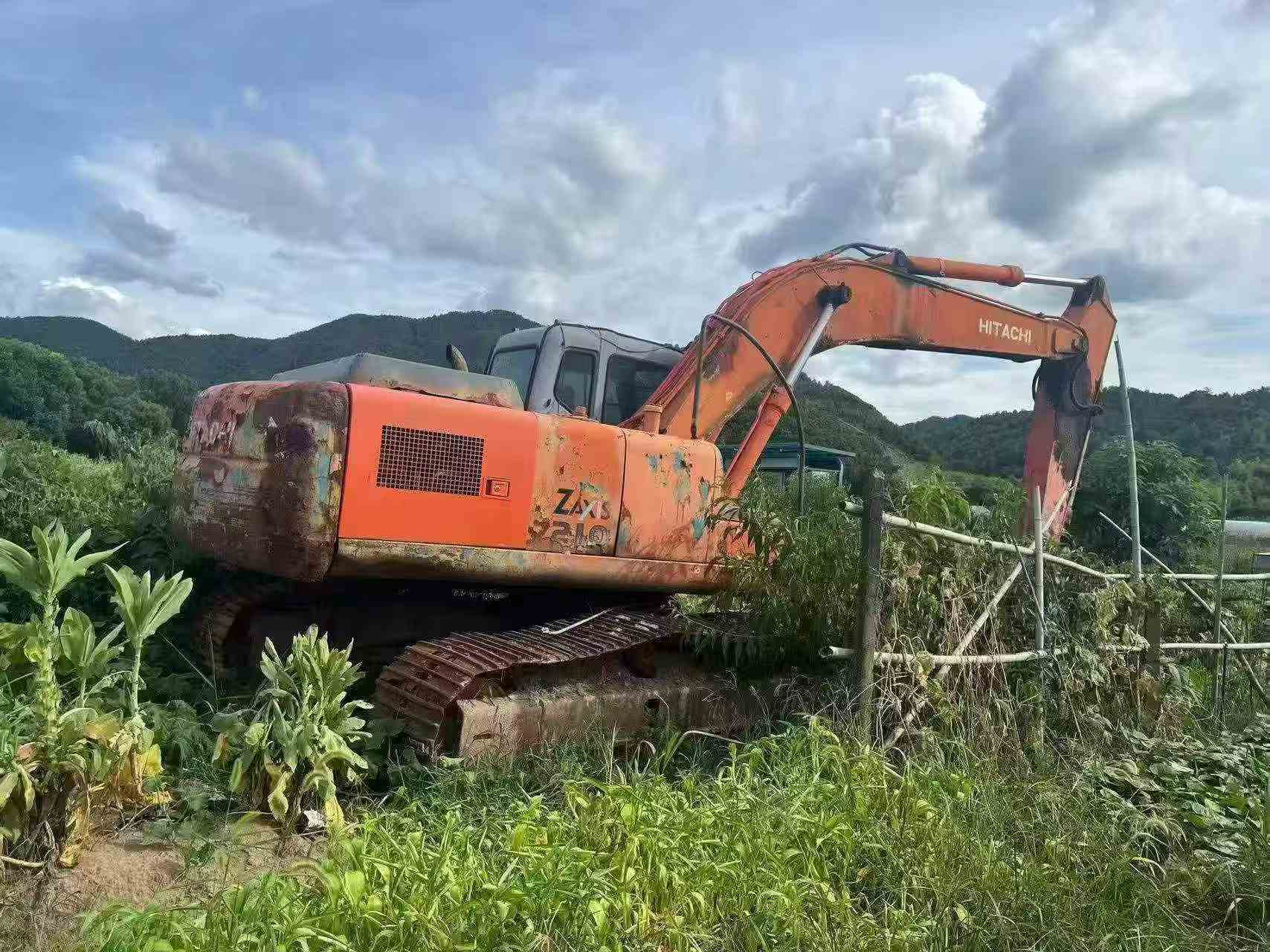 Buy Hitachi EX210 Used Excavator / 1