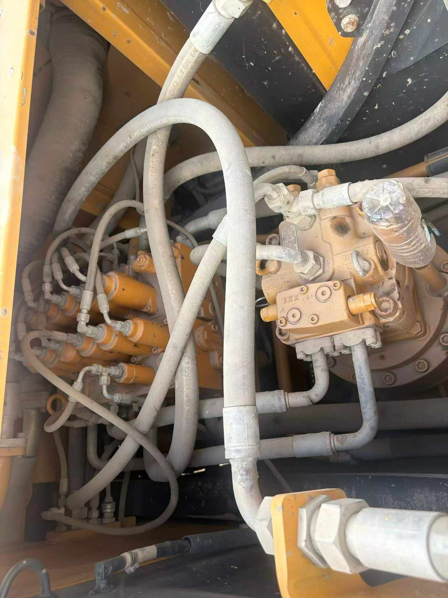 Buy Sany SY215C Used Excavator / 3 Buy Sany SY215C Used Excavator / 3