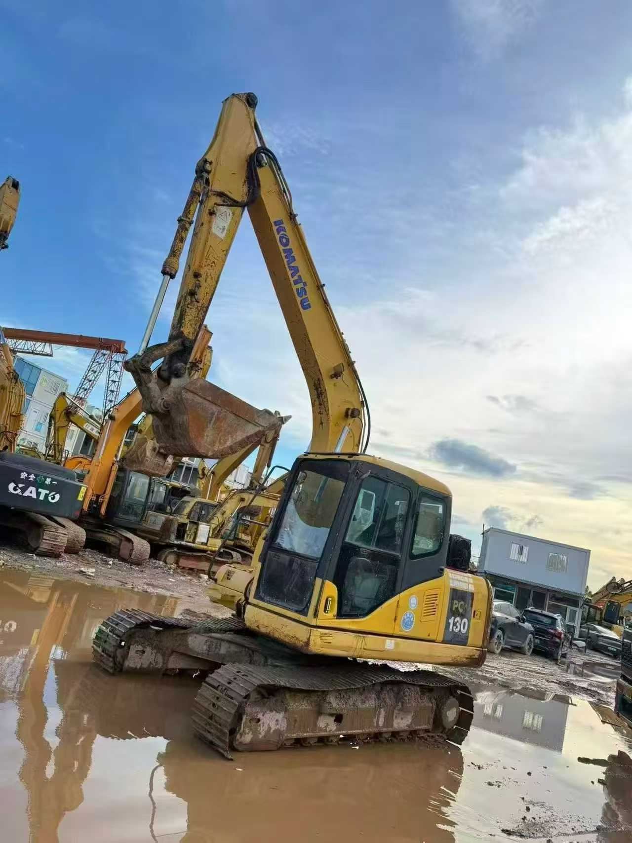 Buy Komatsu PC130-7 Used Excavator / 6