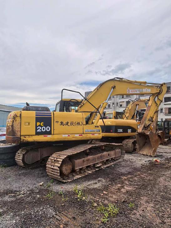 Buy Komatsu PC200-7 Used Excavator / 1
