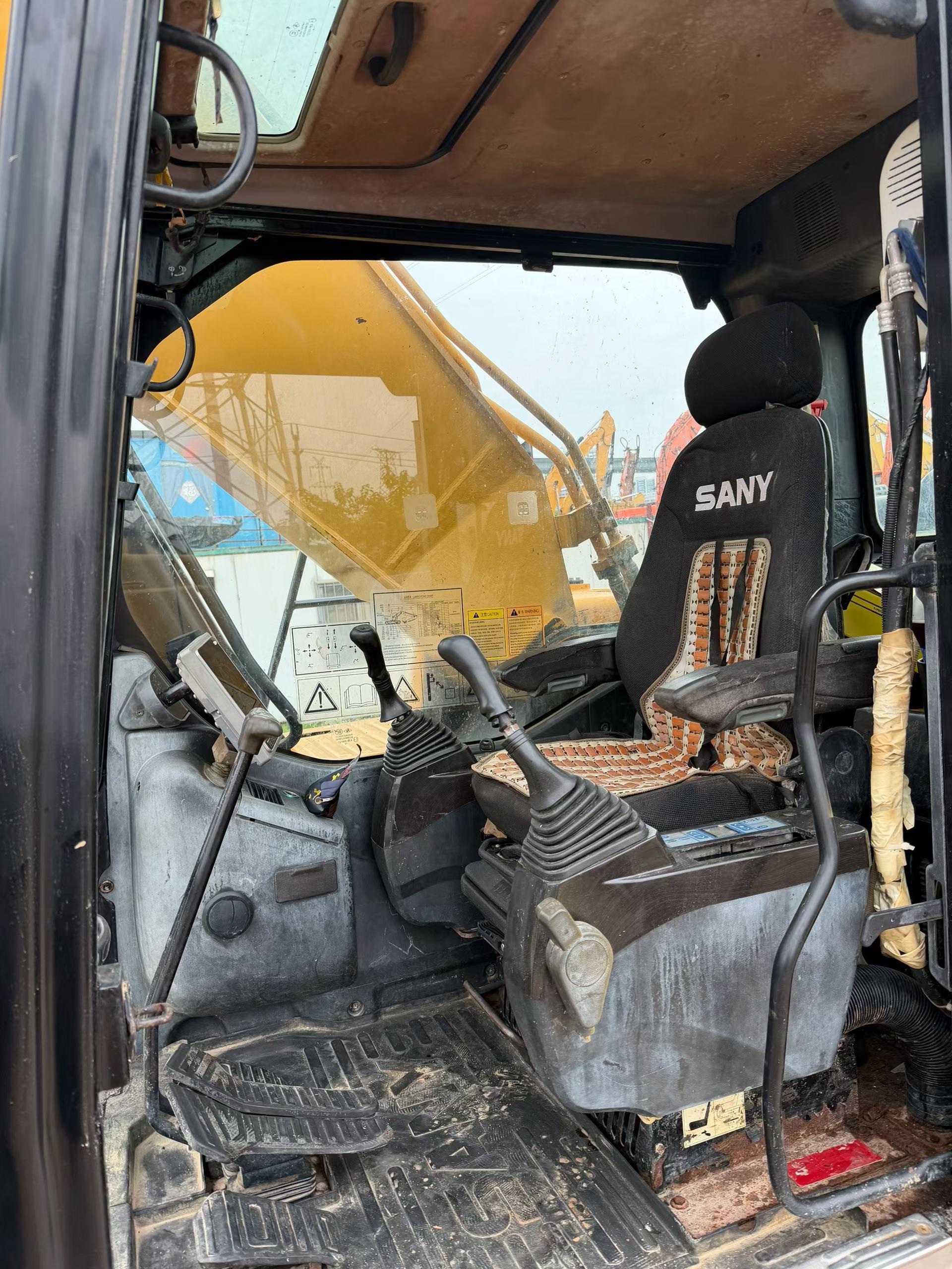 Buy Sany SY200C Used Excavator / 3 Buy Sany SY200C Used Excavator / 3