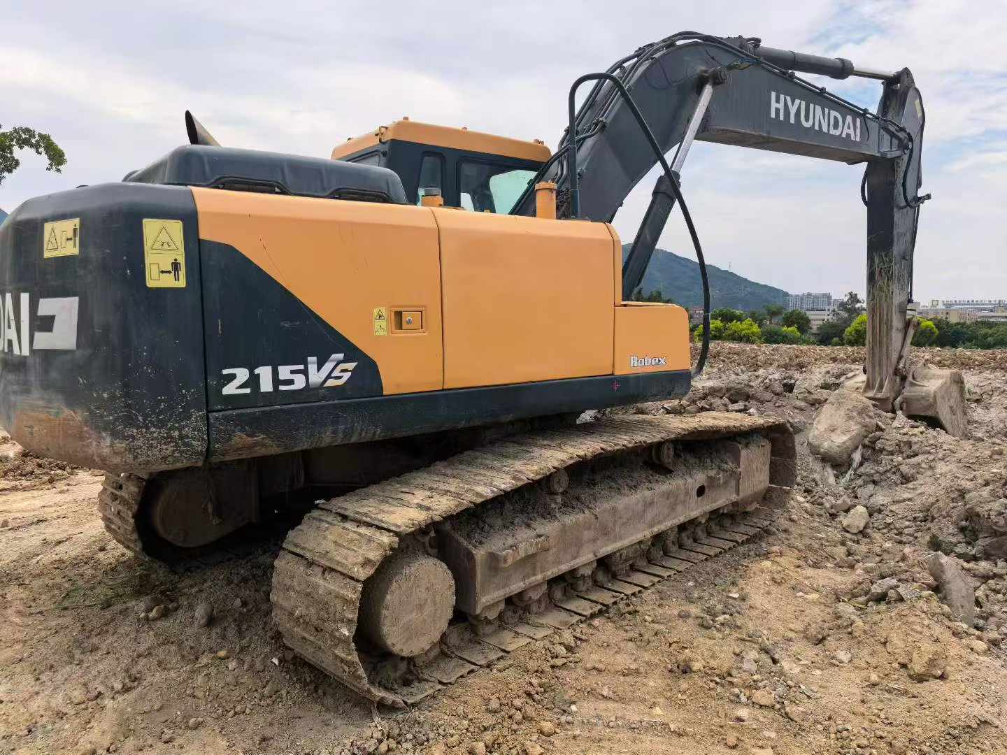 Buy Hyundai R215-7 Used Excavator / 1