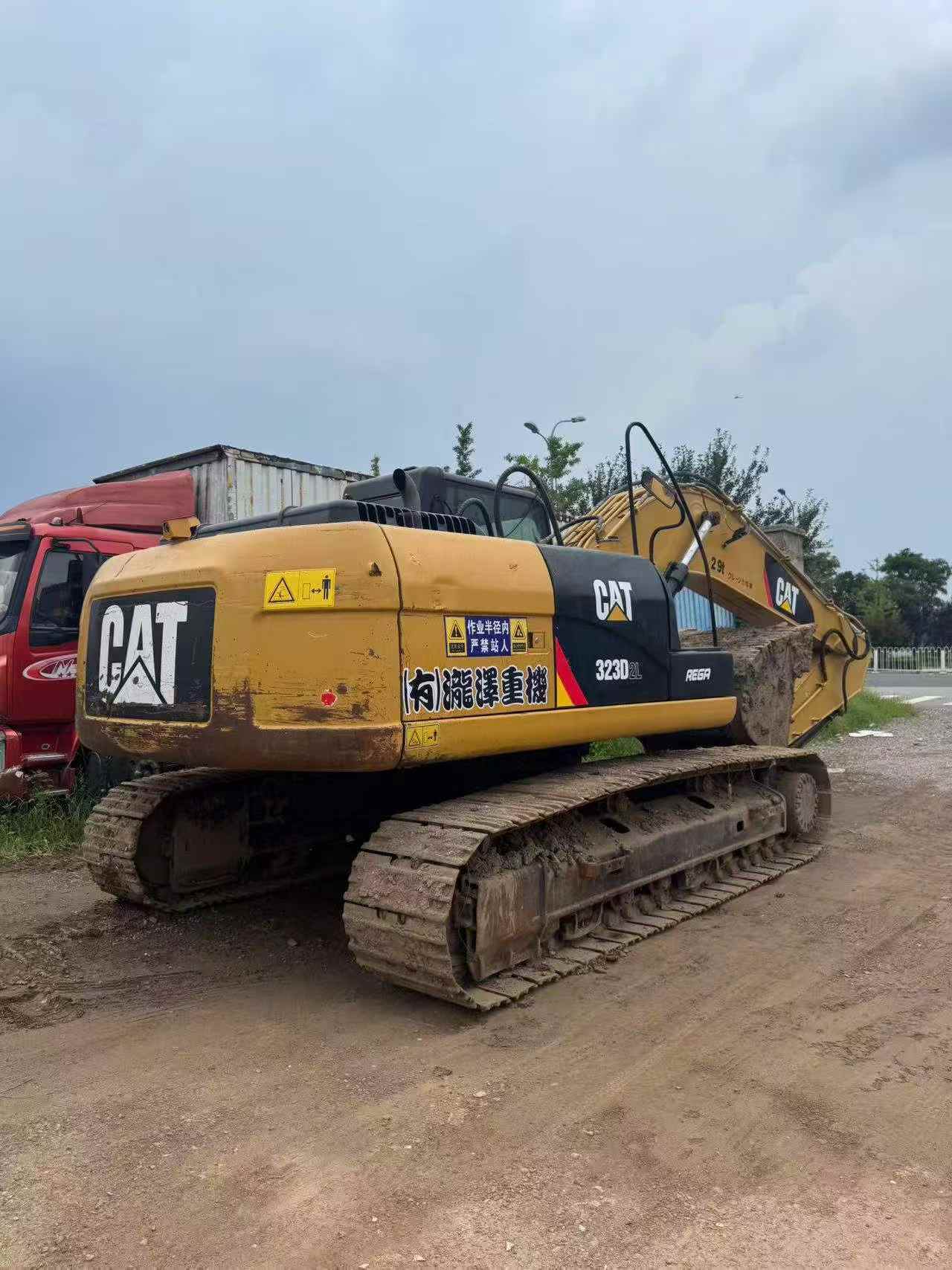 Buy Caterpillar 323 Used Excavator / 1