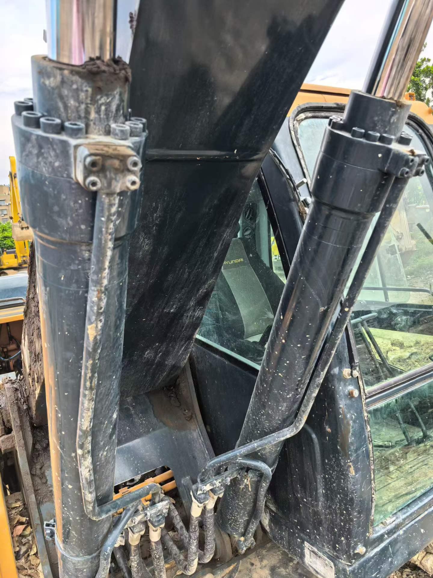 Buy Hyundai R215-7 Used Excavator / 8 Buy Hyundai R215-7 Used Excavator / 8