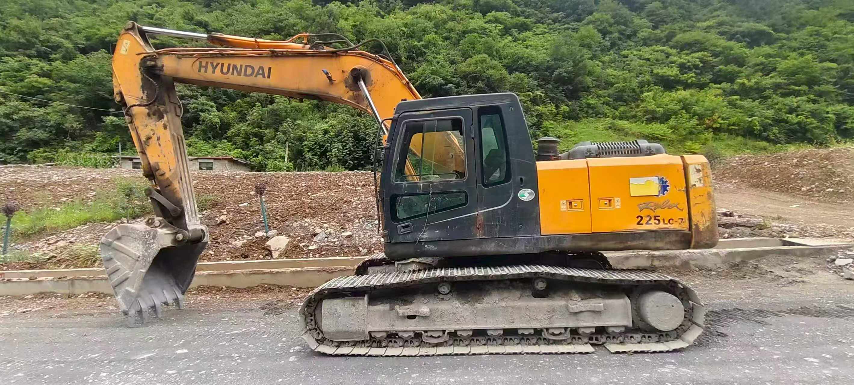 Buy Hyundai R225-7 Used Excavator / 3 Buy Hyundai R225-7 Used Excavator / 3