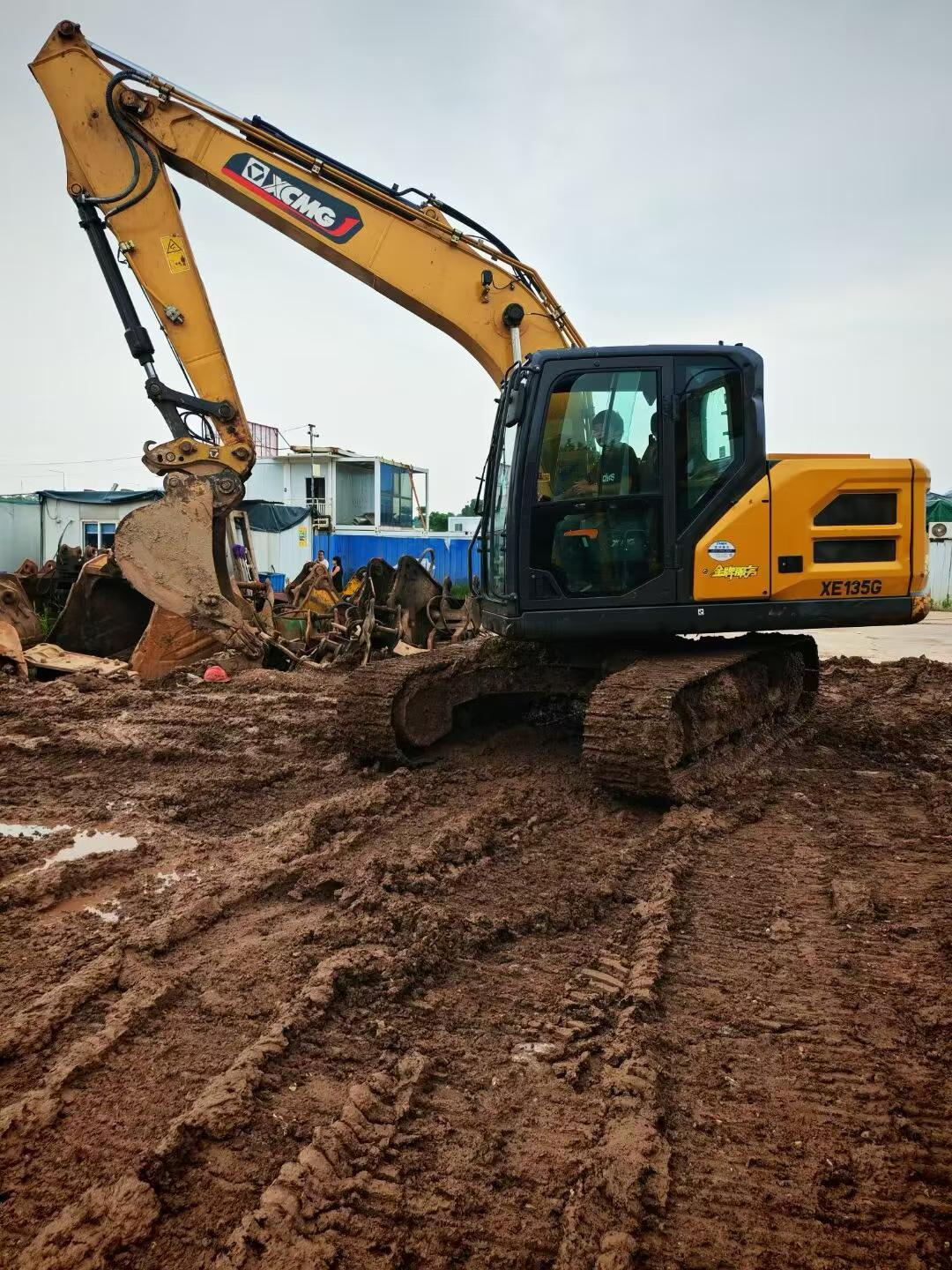 Buy XCMG XE135B Used Excavator / 1