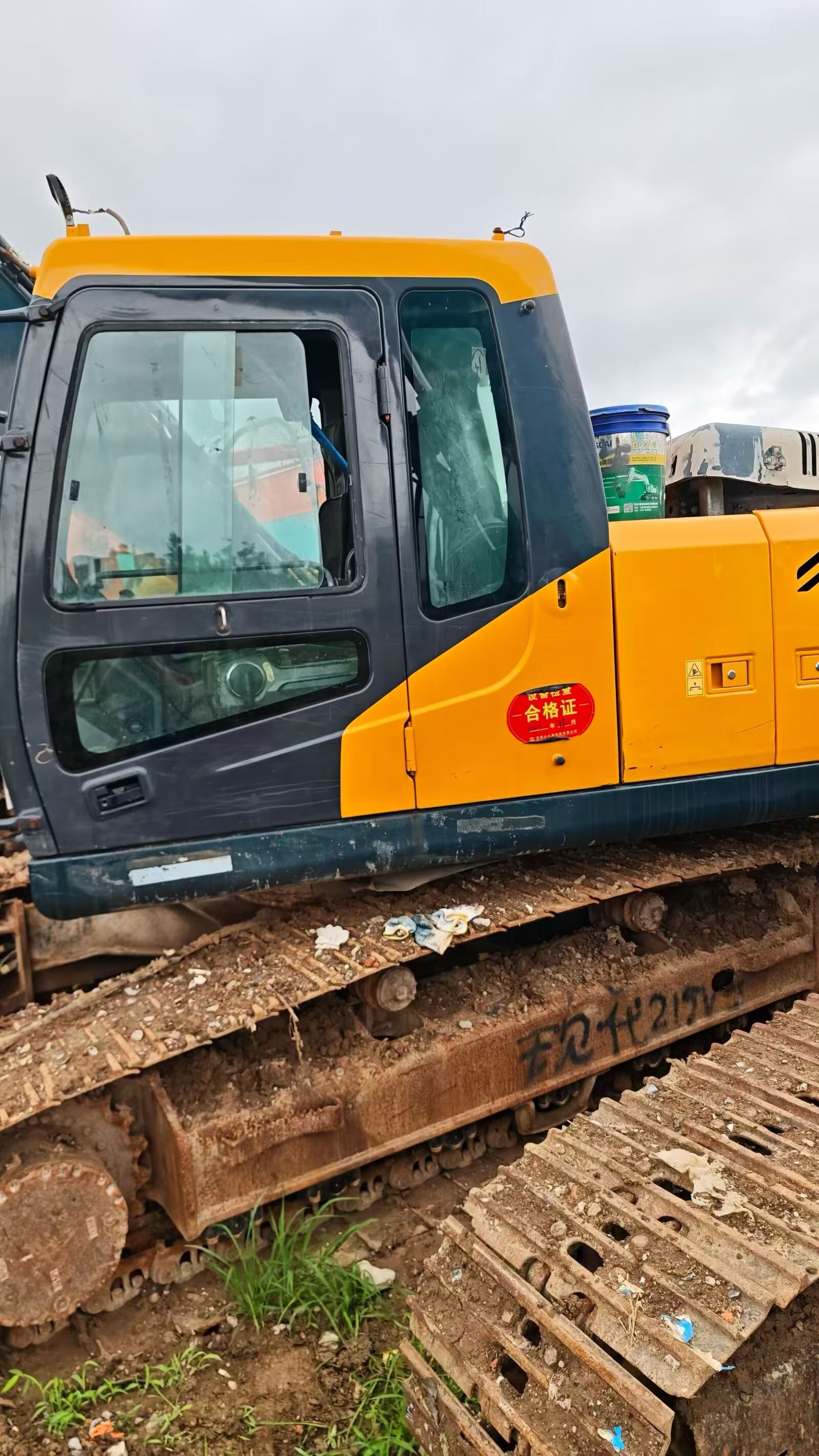 Buy Hyundai R205VS Used Excavator / 1
