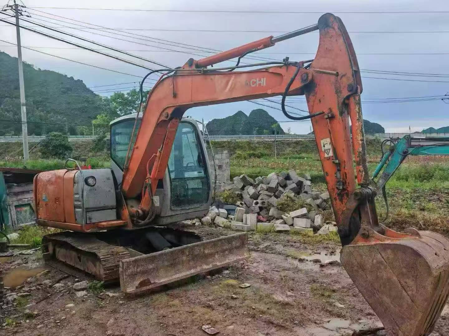 Buy Hitachi EX60-6 Used Excavator / 1
