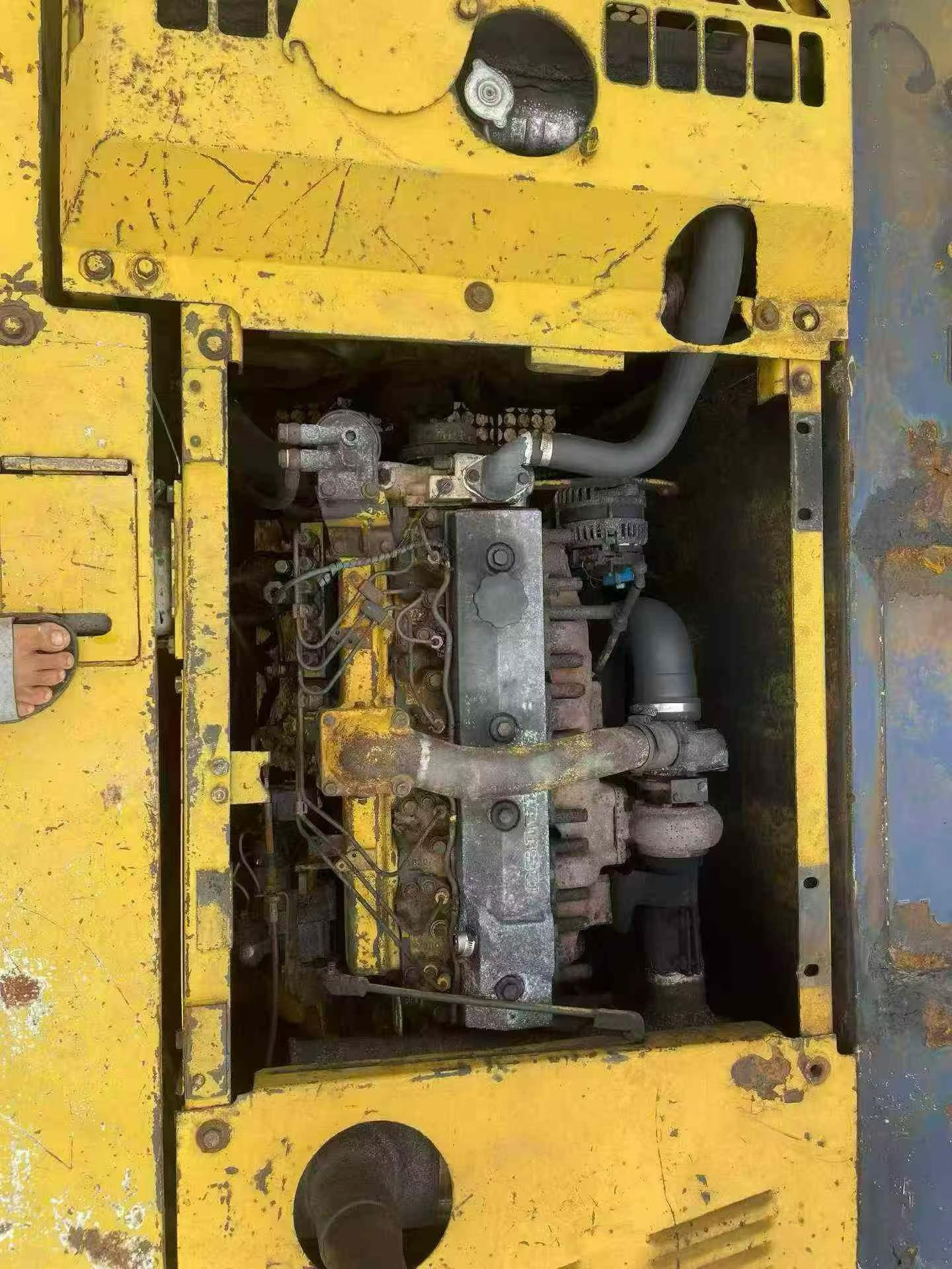 Buy Komatsu PC200-5 Used Excavator / 4 Buy Komatsu PC200-5 Used Excavator / 4