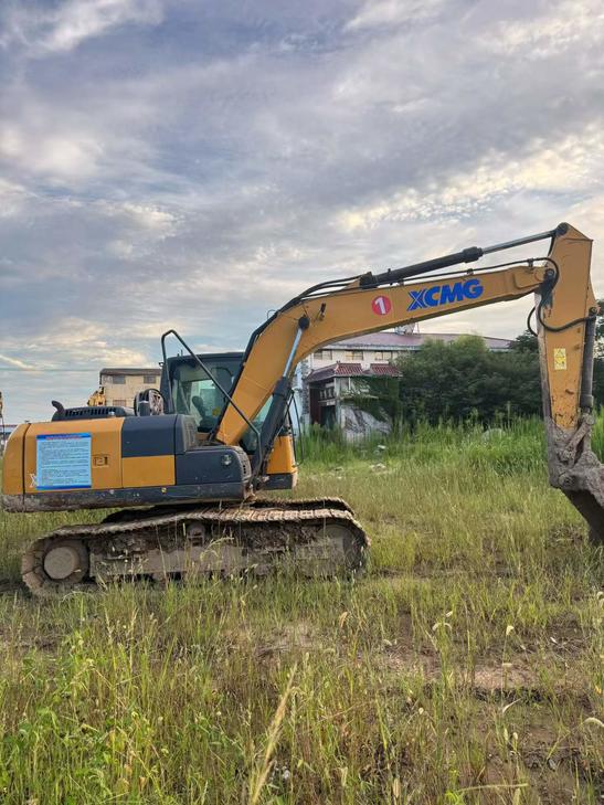 Buy XCMG XE150 Used Excavator / 1