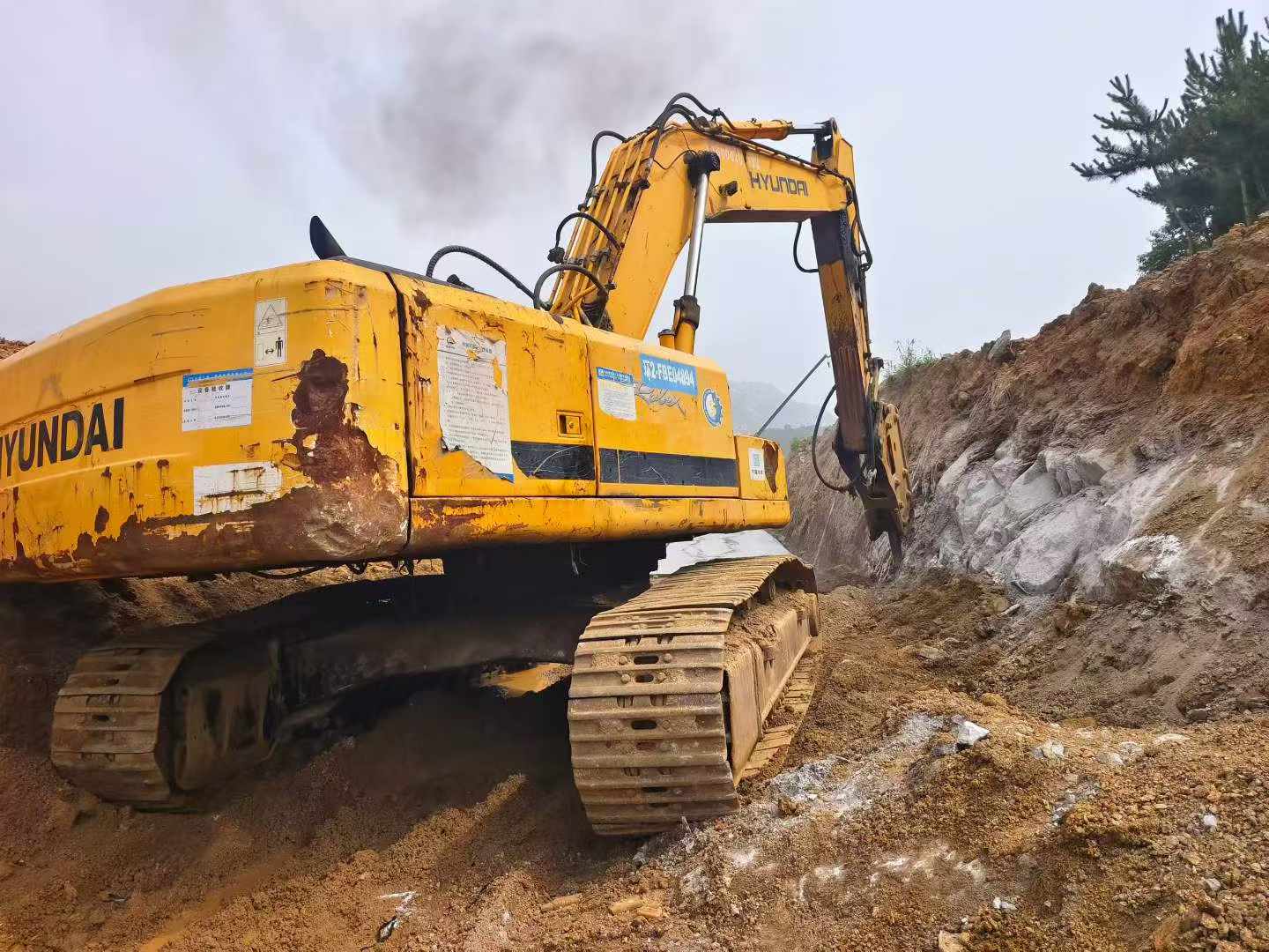Buy Hyundai R305LVS Used Excavator / 2 Buy Hyundai R305LVS Used Excavator / 2