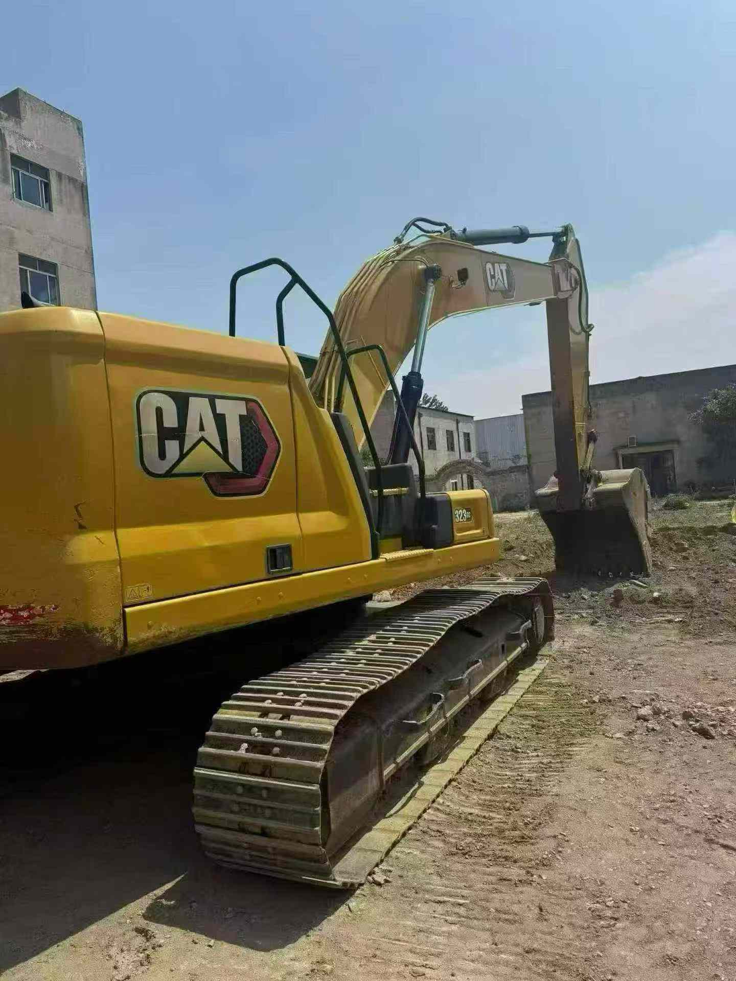 Buy Caterpillar 323 Used Excavator / 2 Buy Caterpillar 323 Used Excavator / 2