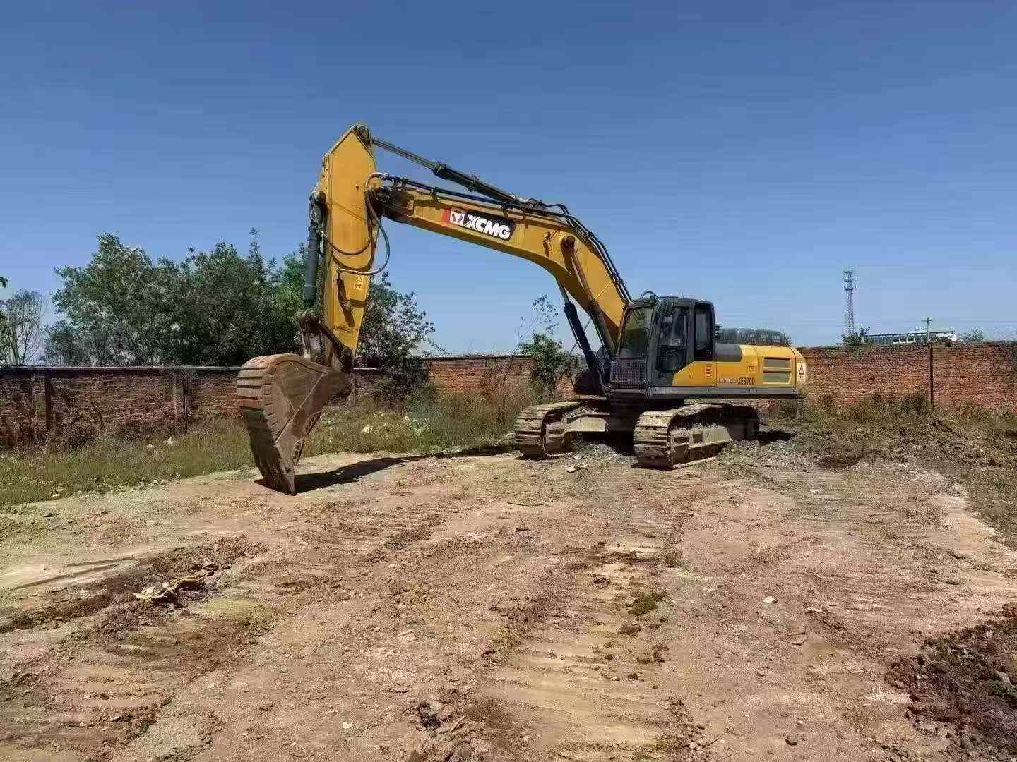 Buy XCMG XE370 Used Excavator / 2 Buy XCMG XE370 Used Excavator / 2