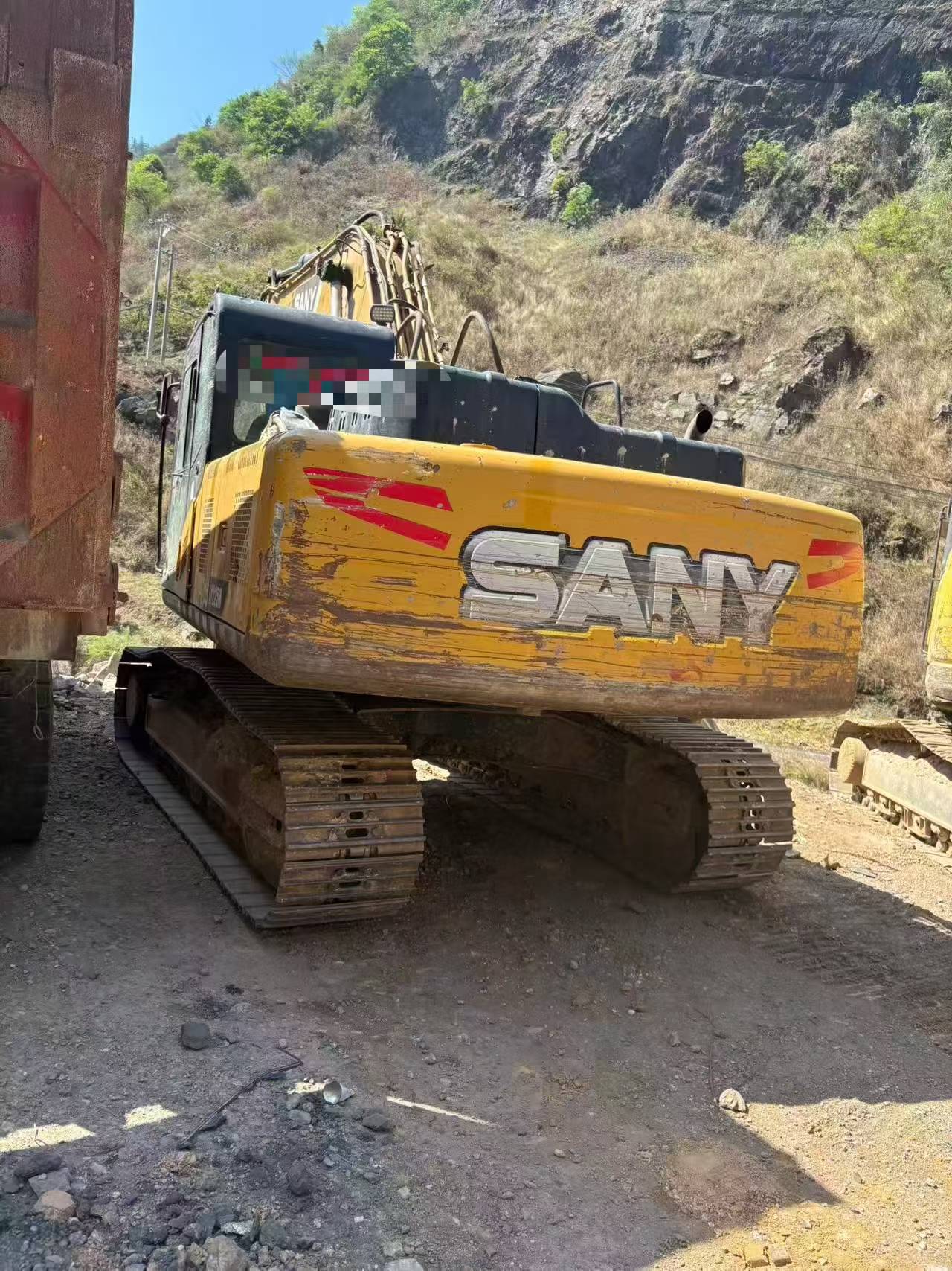 Buy Sany SY205C Used Excavator / 1