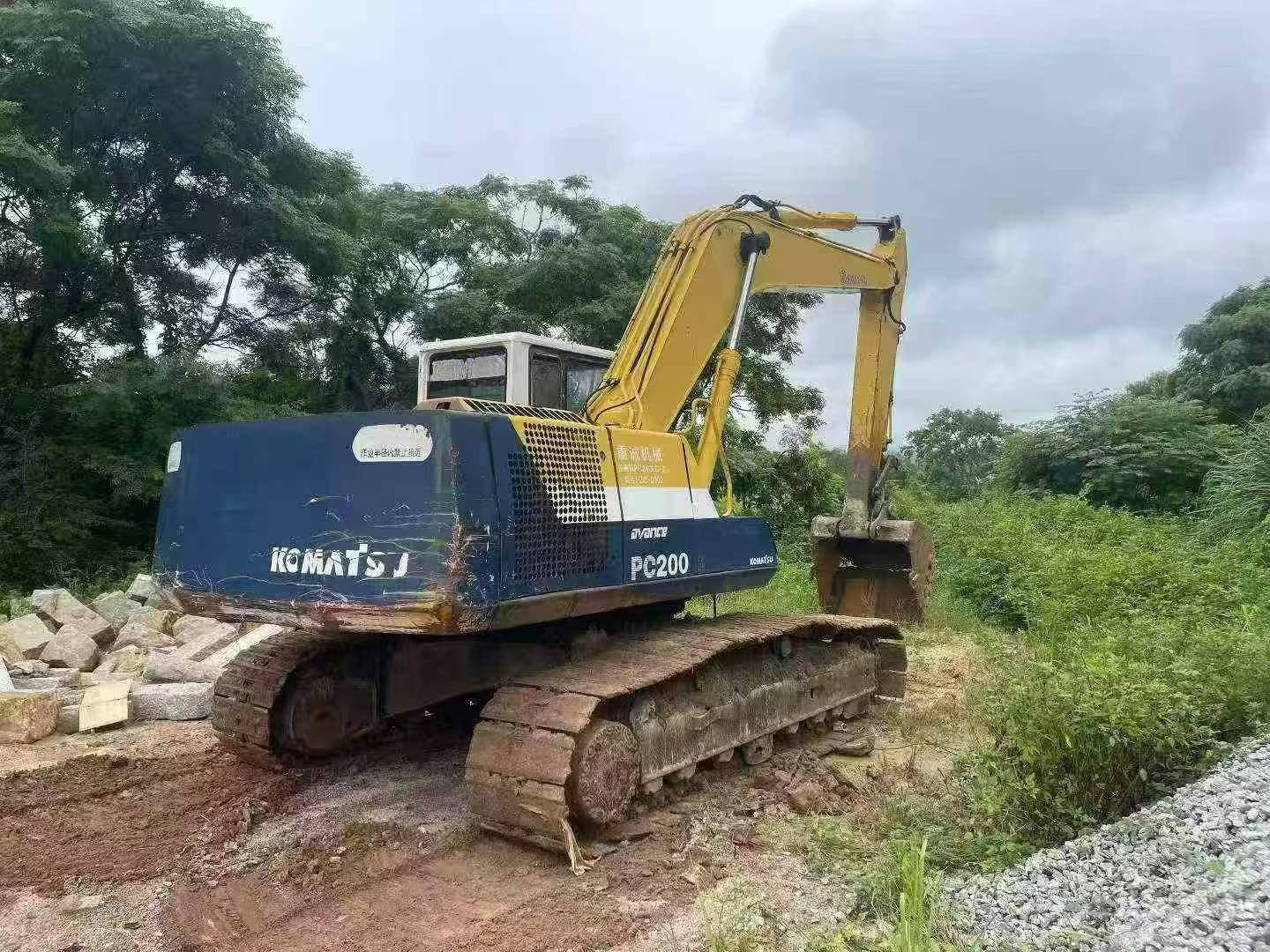 Buy Komatsu PC200-5 Used Excavator / 2 Buy Komatsu PC200-5 Used Excavator / 2