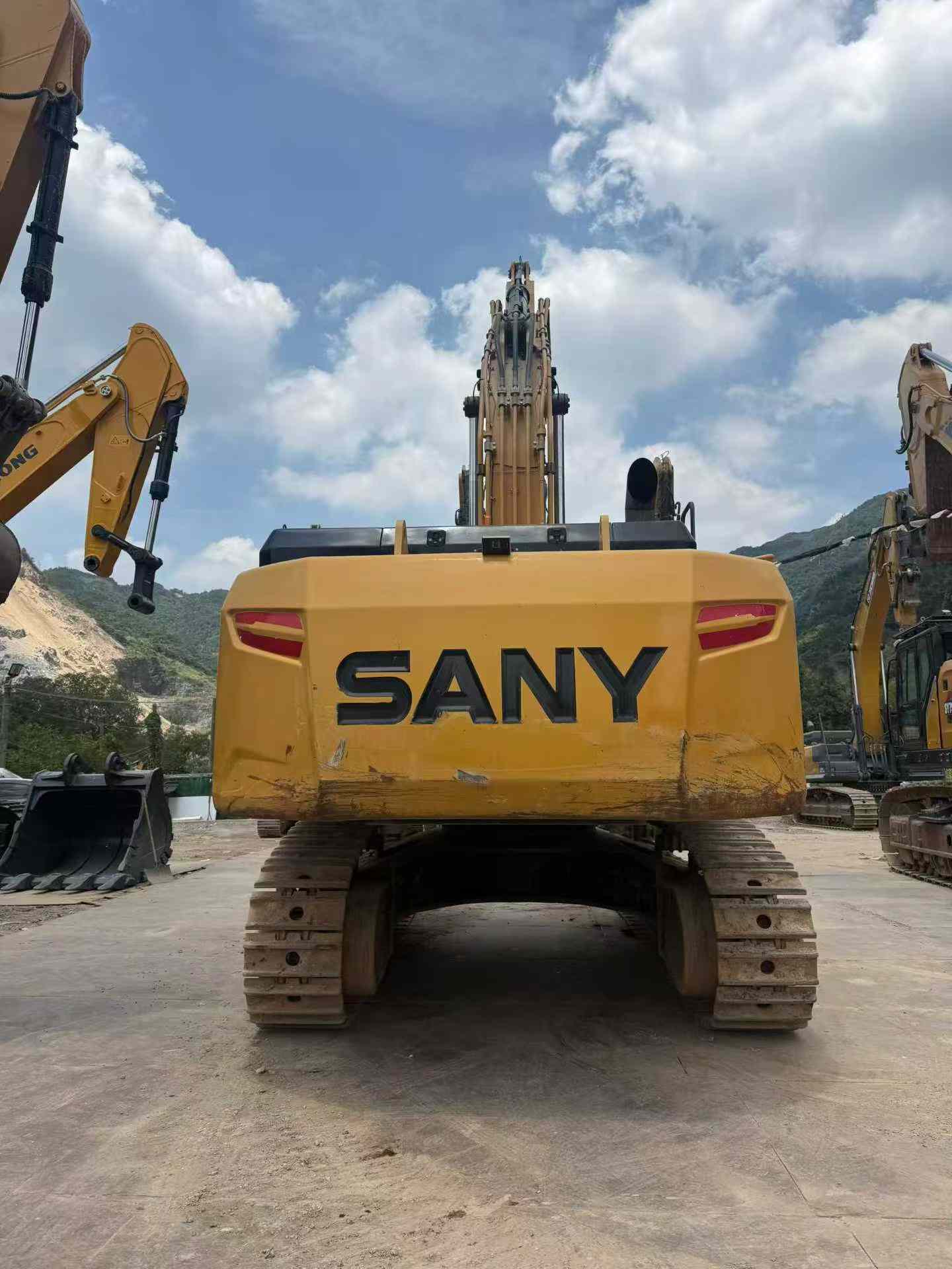 Buy Sany SY650HB Used Excavator / 1