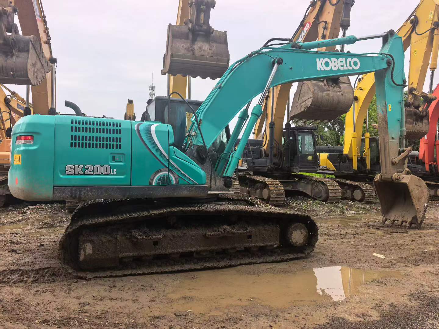 Buy Kobelco SK200-10 Used Excavator / 9 Buy Kobelco SK200-10 Used Excavator / 9