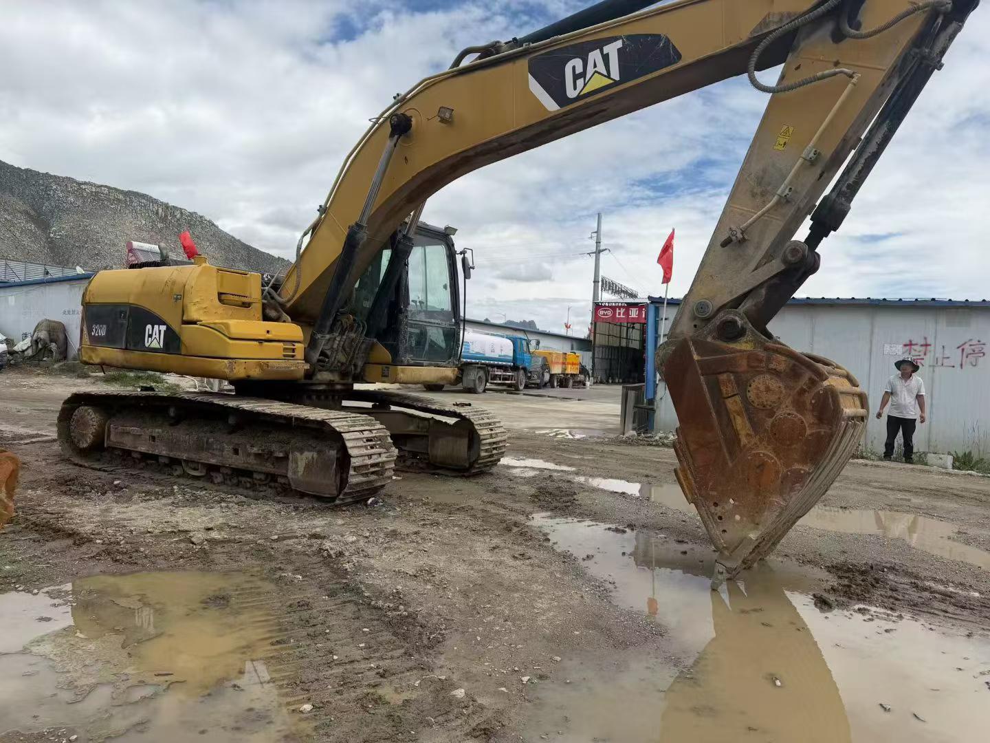 Buy Caterpillar 320D Used Excavator / 8