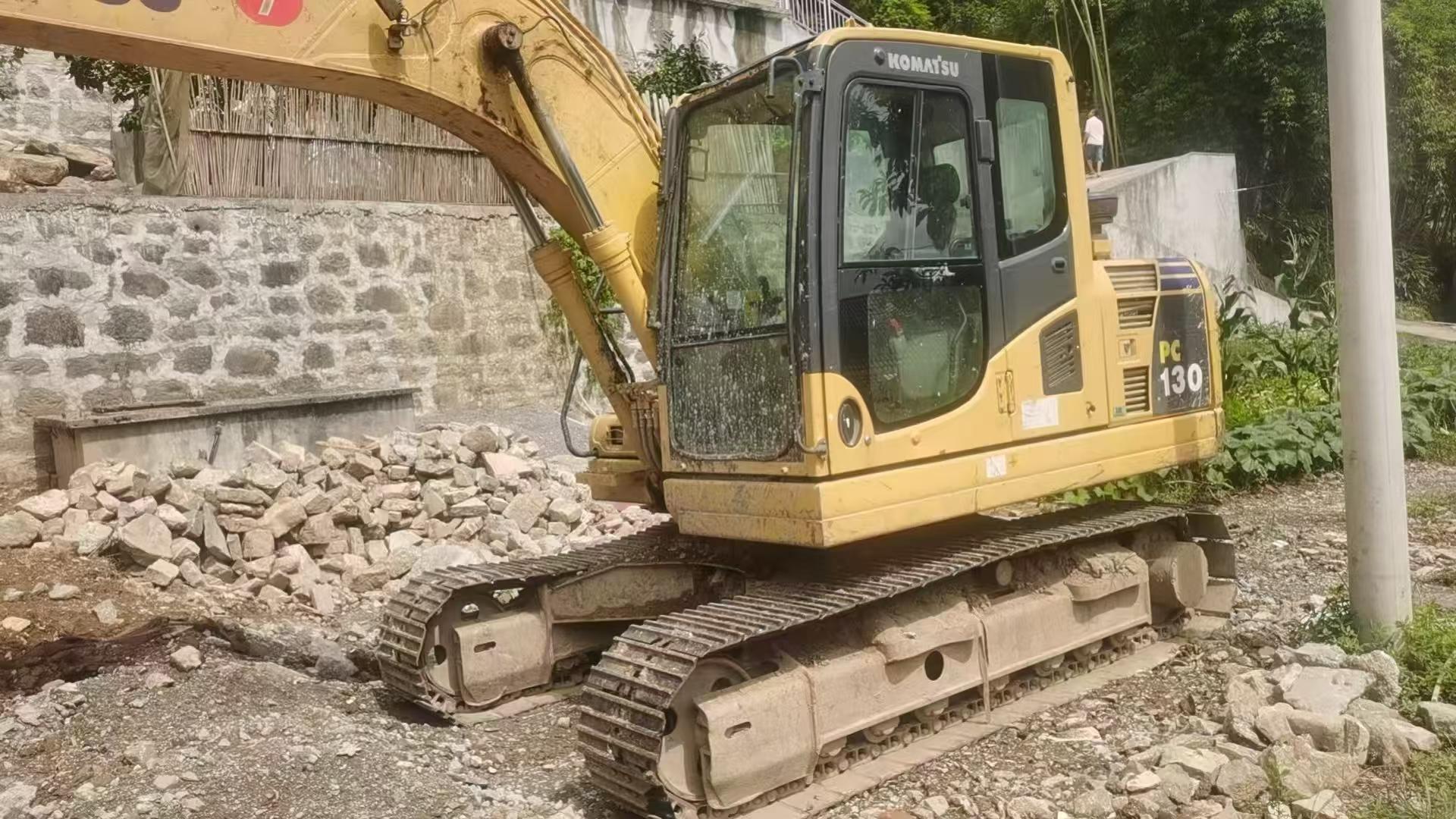 Buy Komatsu PC130 Used Excavator / 1