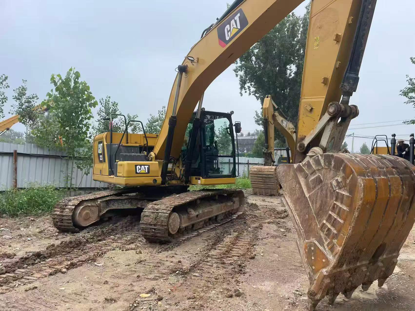 Buy Caterpillar 323 Used Excavator / 2 Buy Caterpillar 323 Used Excavator / 2