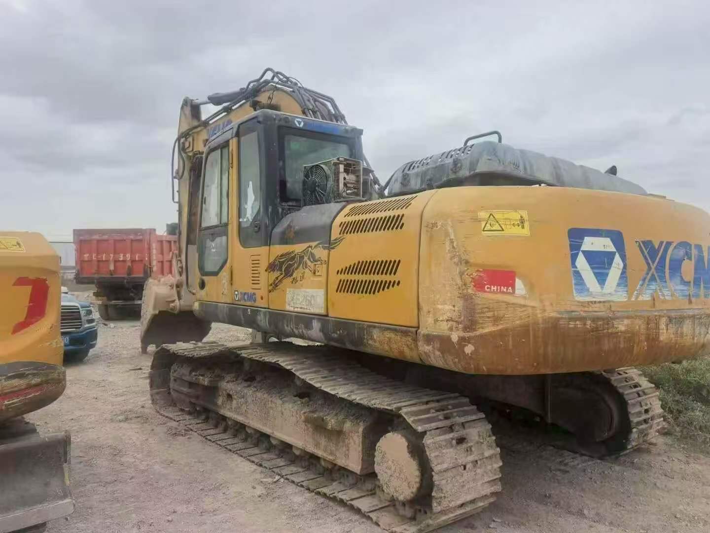 Buy XCMG XE240D Used Excavator / 2 Buy XCMG XE240D Used Excavator / 2